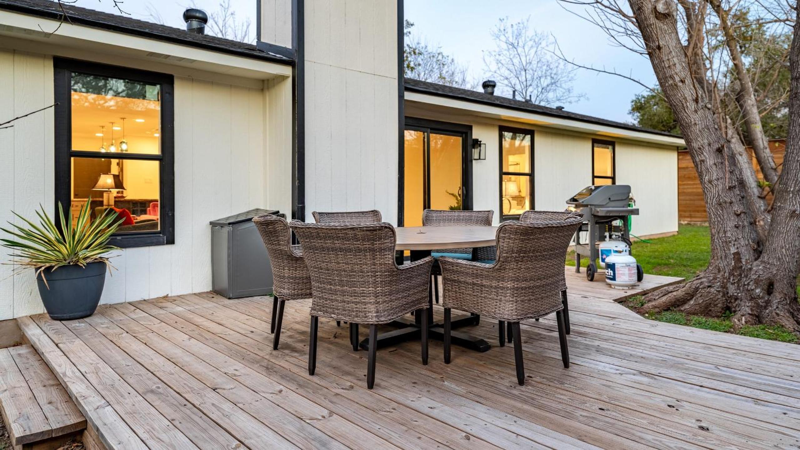 Private Yard w BBQ Games Steps to South Congress Barton Creek Clarksburg