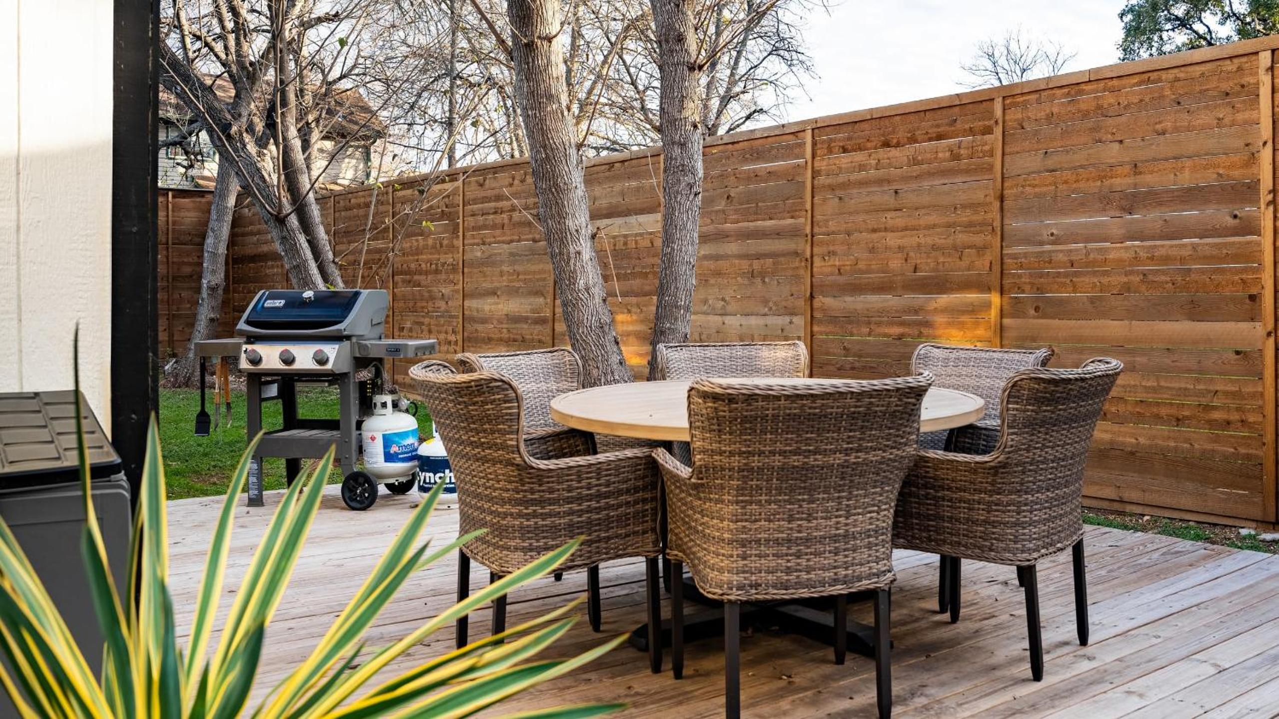 Private Yard w BBQ Games Steps to South Congress Barton Creek Clarksburg