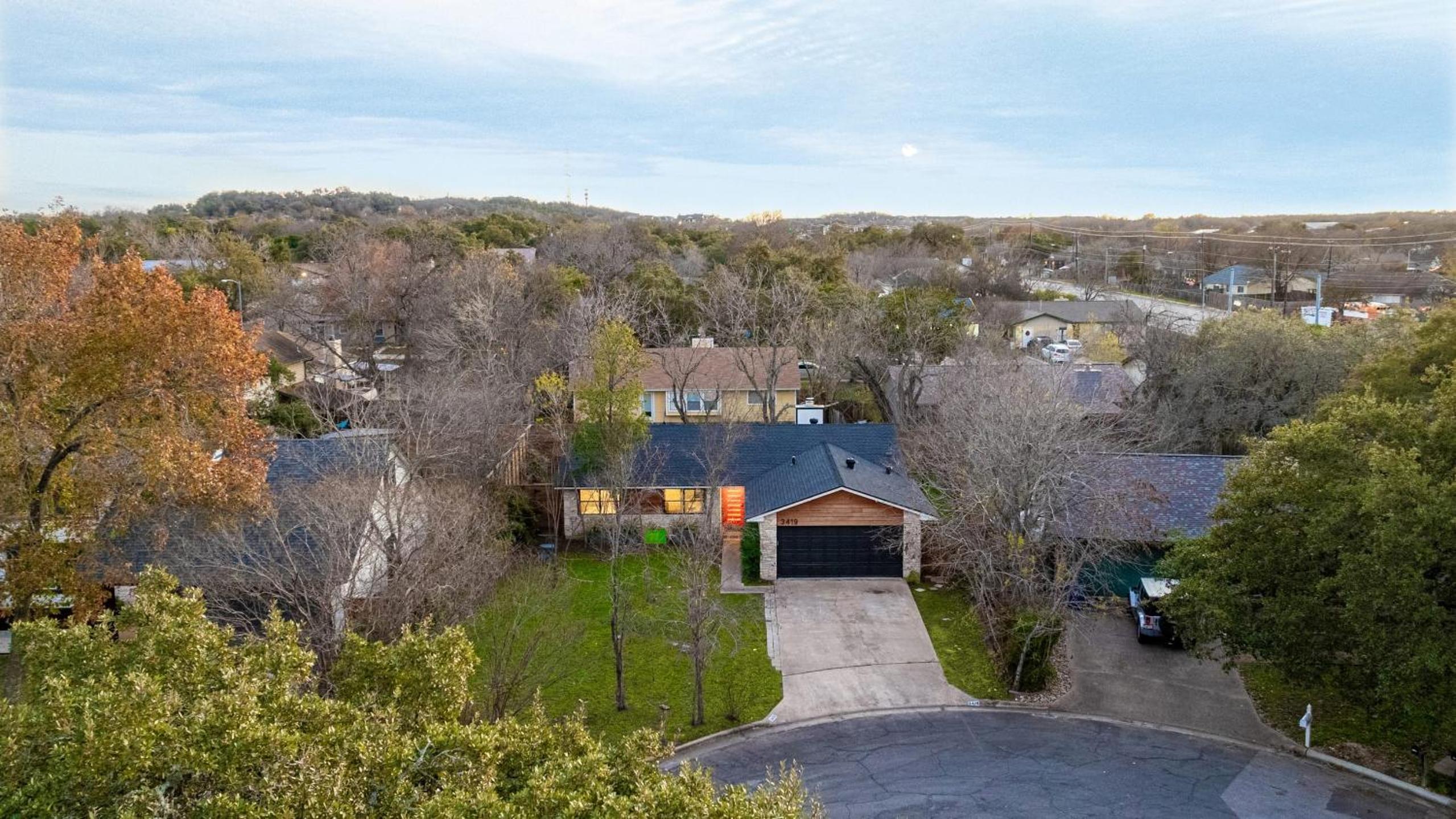 Private Yard w BBQ Games Steps to South Congress Barton Creek Clarksburg