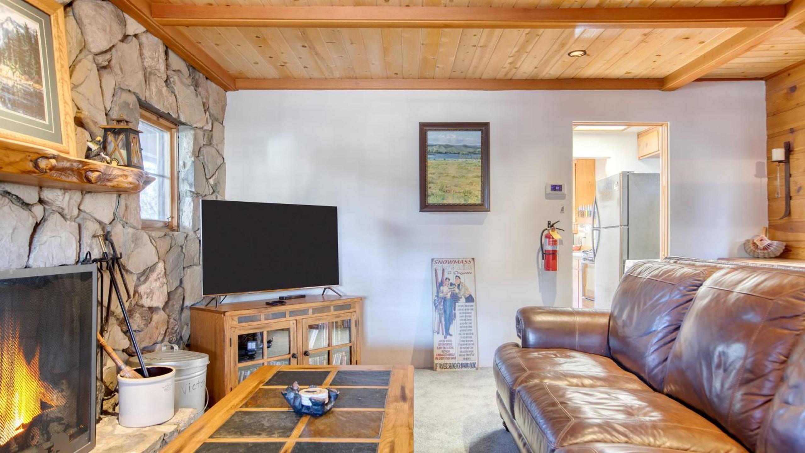 2 Lakefront Homes by AvantStay Sleeps 23 Private DockBeach Hot Tub Fire Pit Deck Views