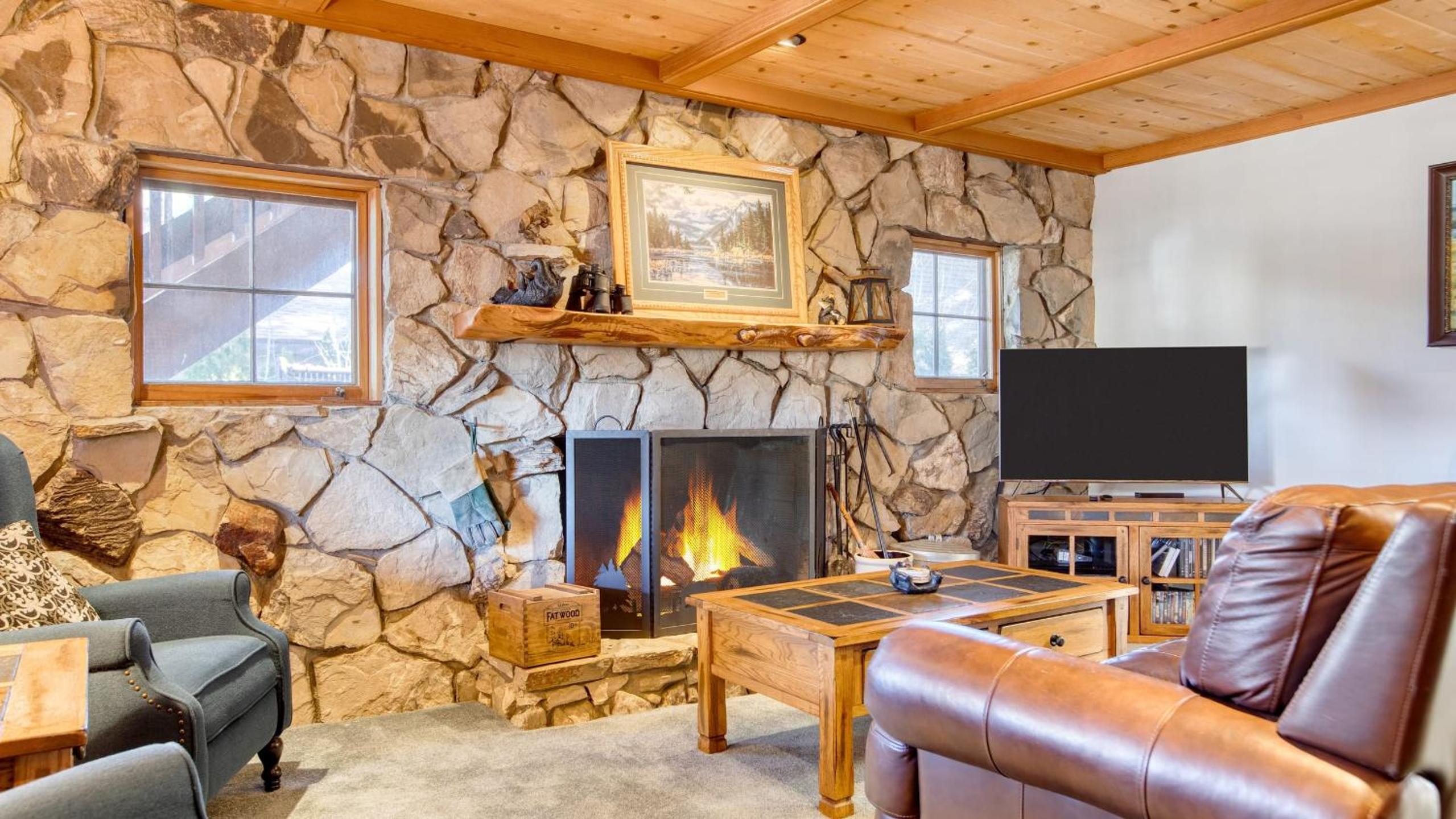 2 Lakefront Homes by AvantStay Sleeps 23 Private DockBeach Hot Tub Fire Pit Deck Views
