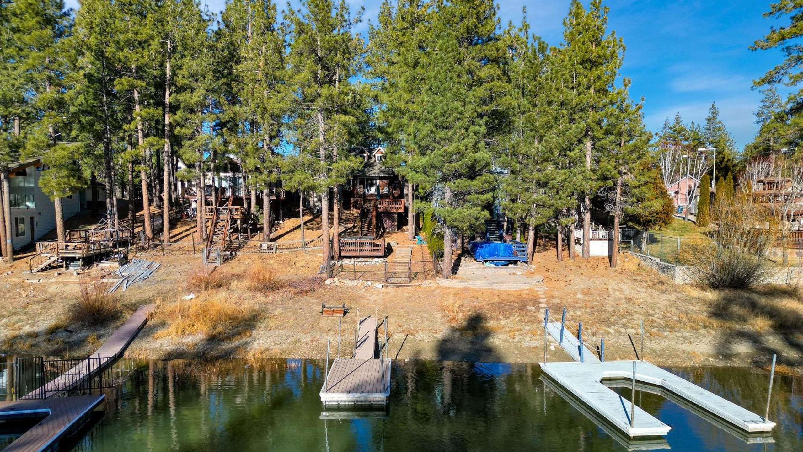 2 Lakefront Homes by AvantStay Sleeps 23 Private DockBeach Hot Tub Fire Pit Deck Views
