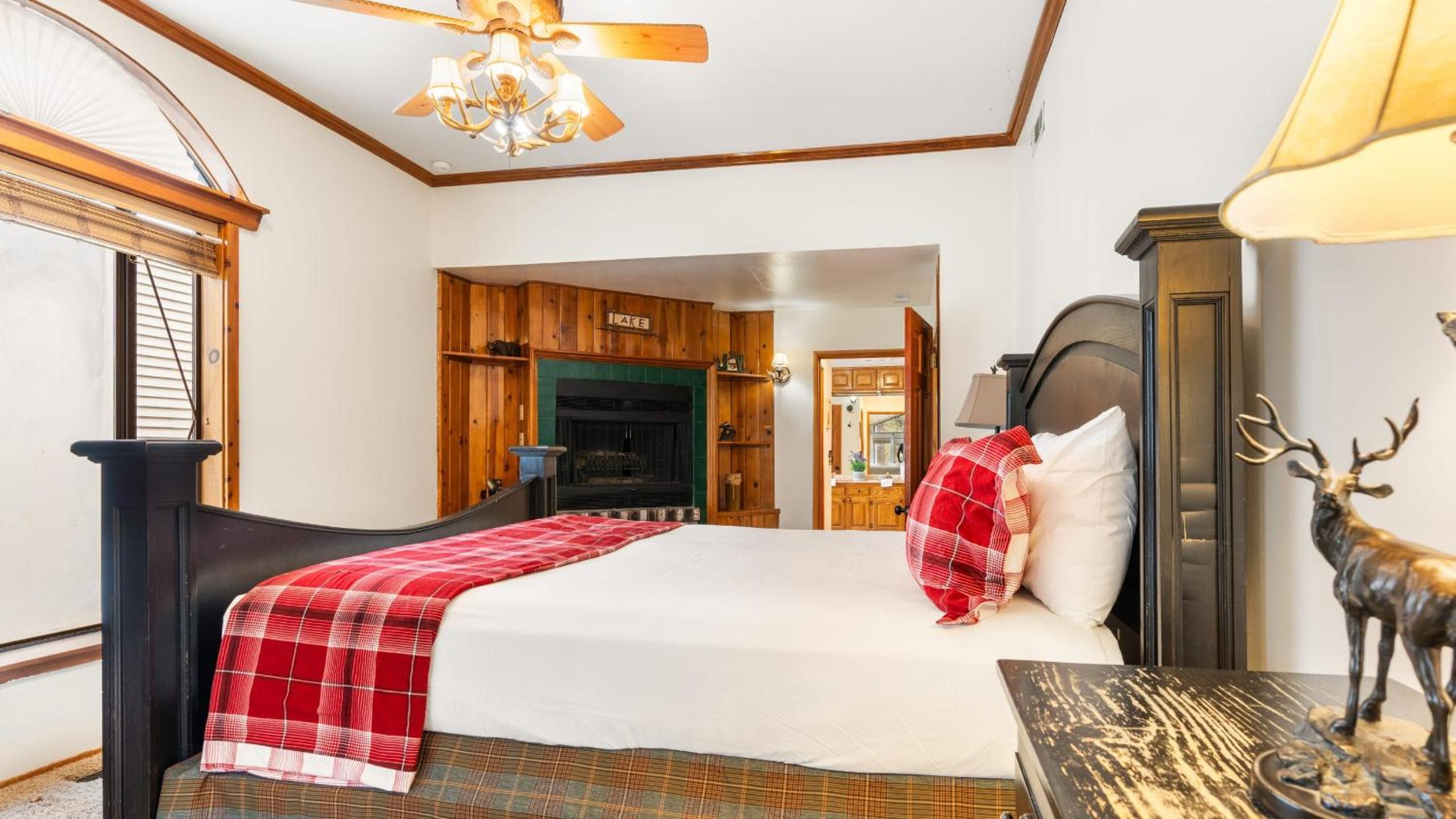 Lakeview Cabin w Game Room Deck Near Ski Slopes Trails Sleeps 16 Waterview by AvantStay