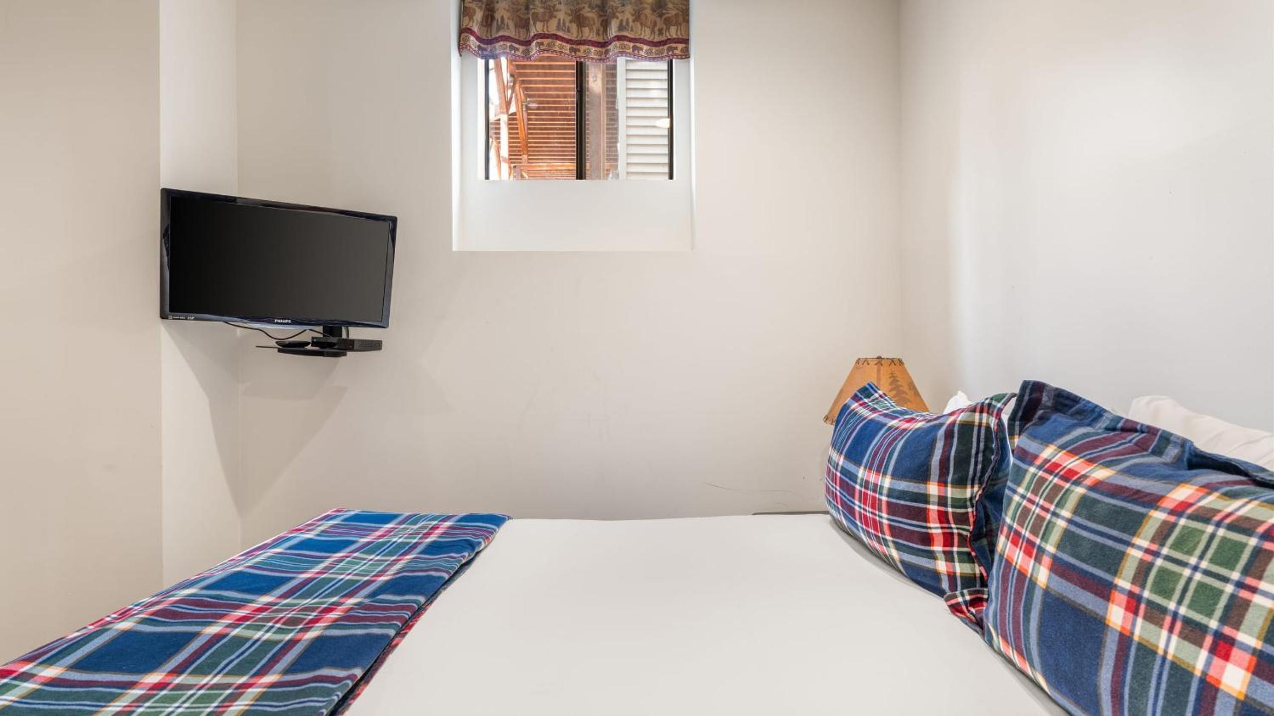 Lakeview Cabin w Game Room Deck Near Ski Slopes Trails Sleeps 16 Waterview by AvantStay