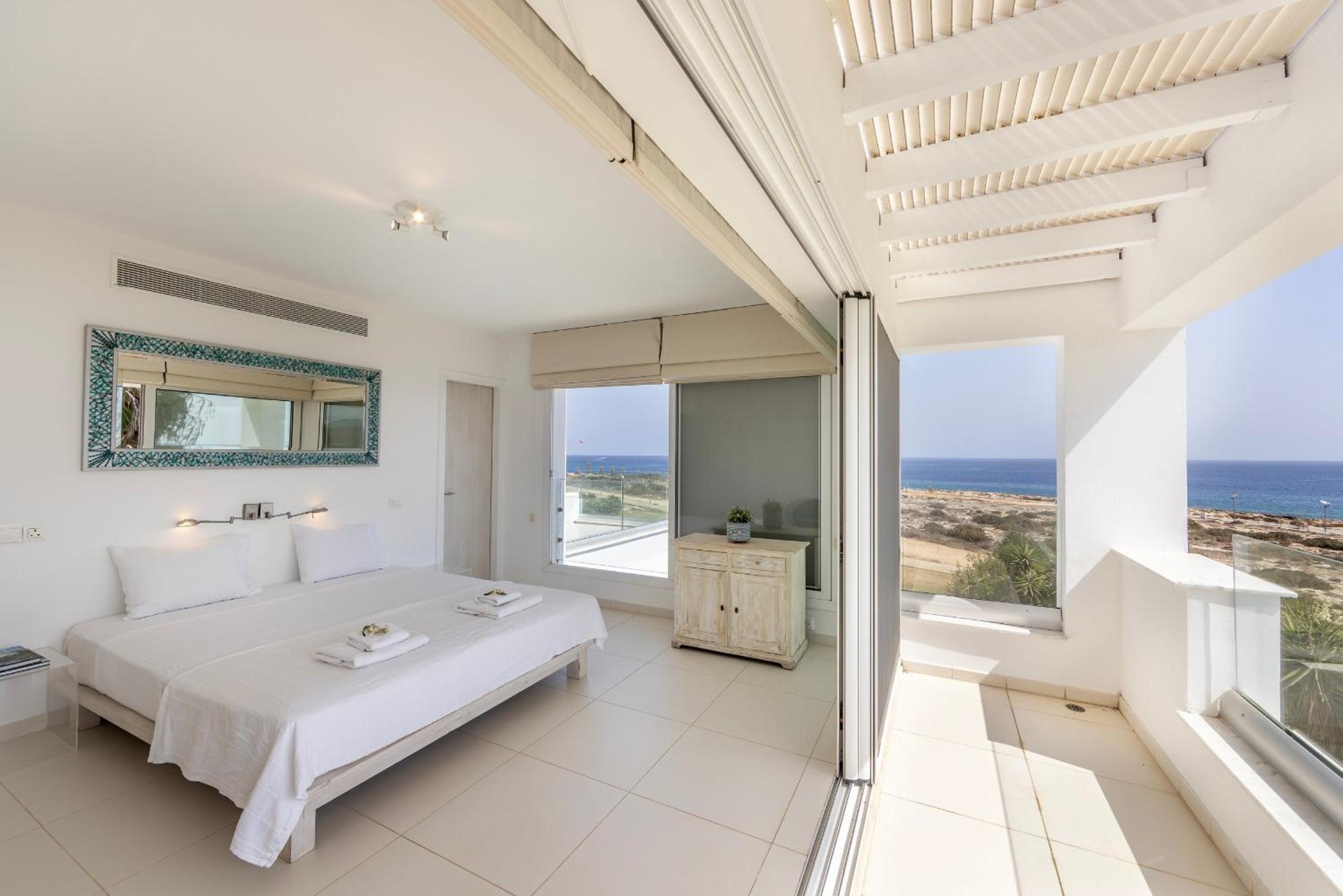 Protaras Seafront Villa AleMar