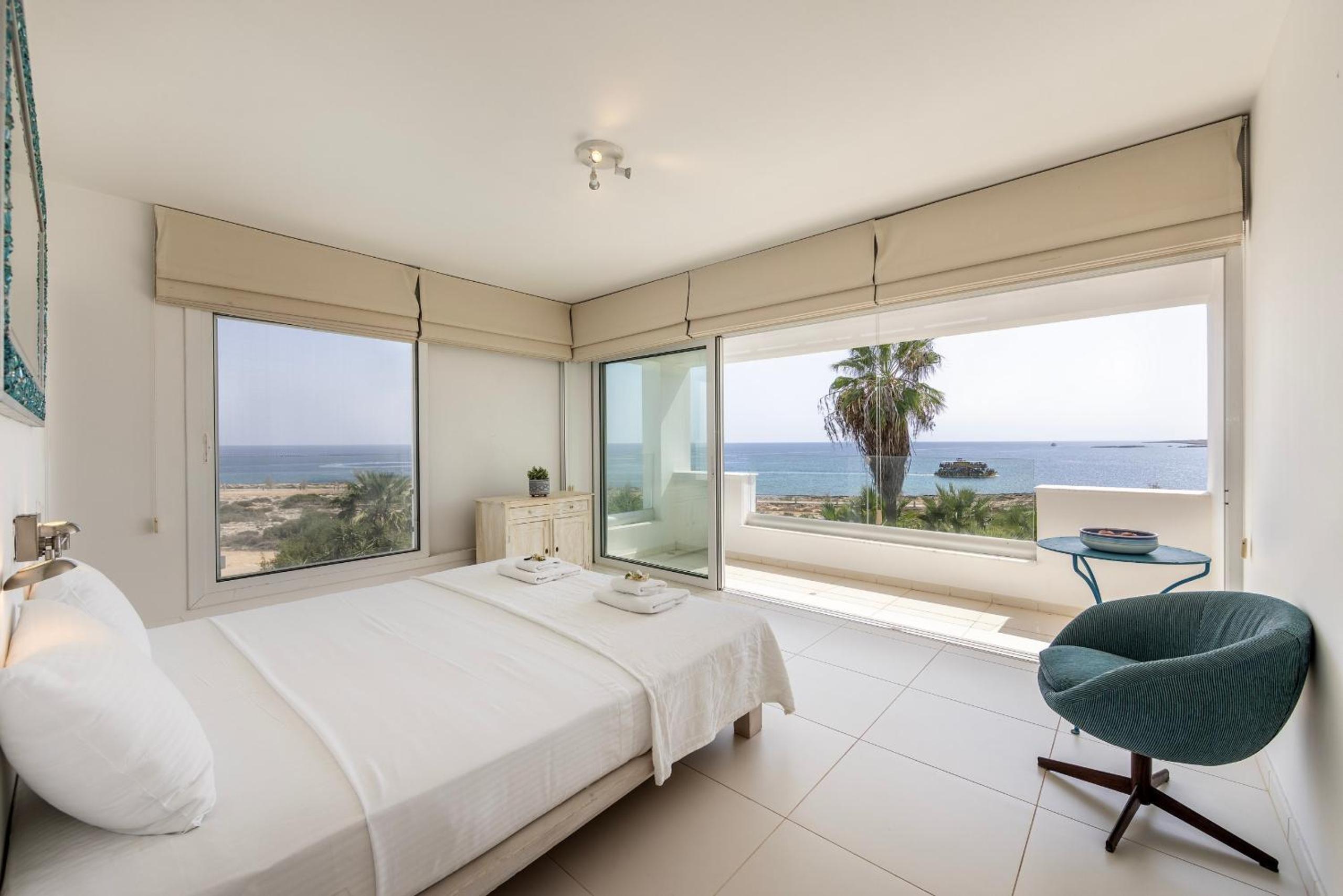 Protaras Seafront Villa AleMar