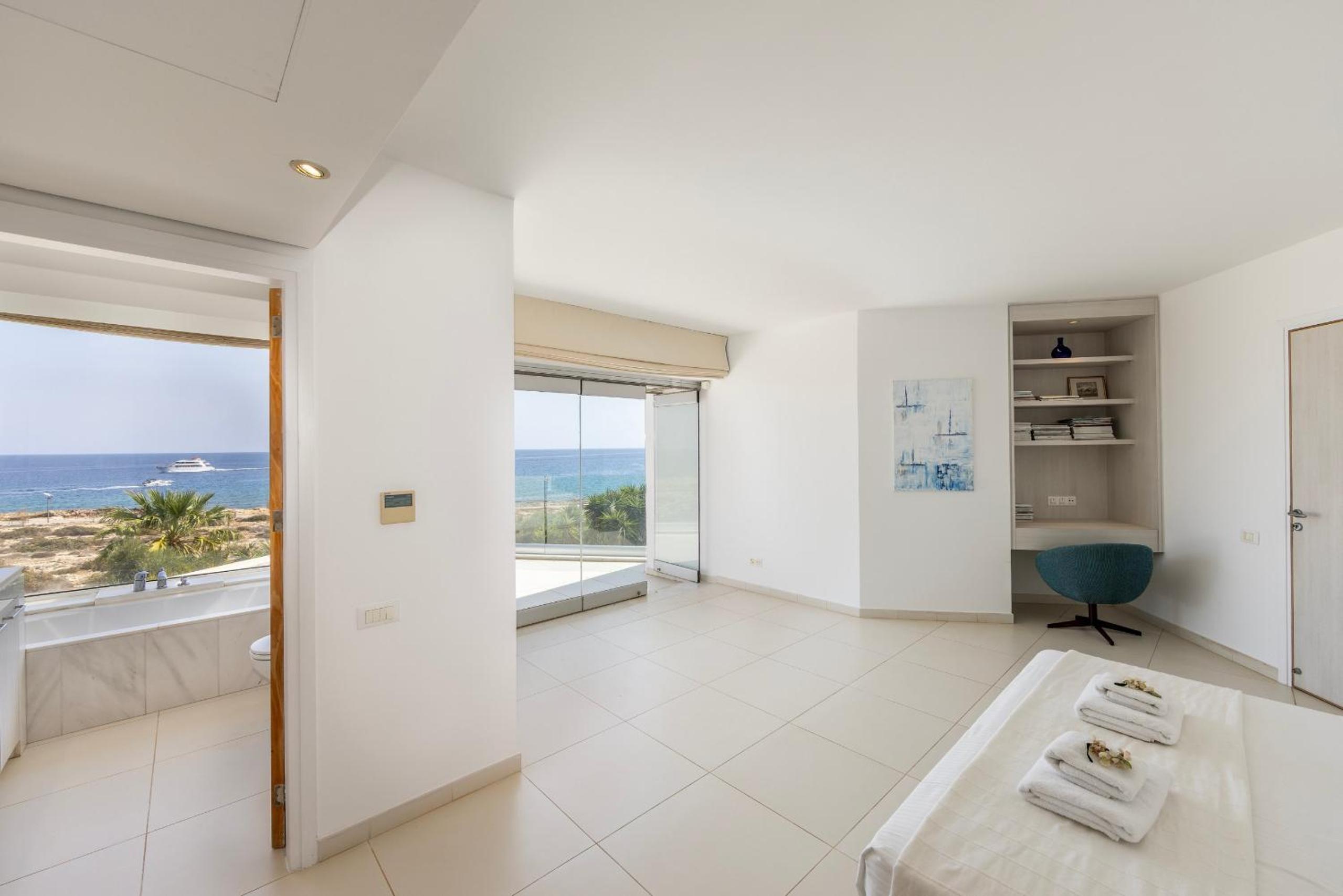 Protaras Seafront Villa AleMar