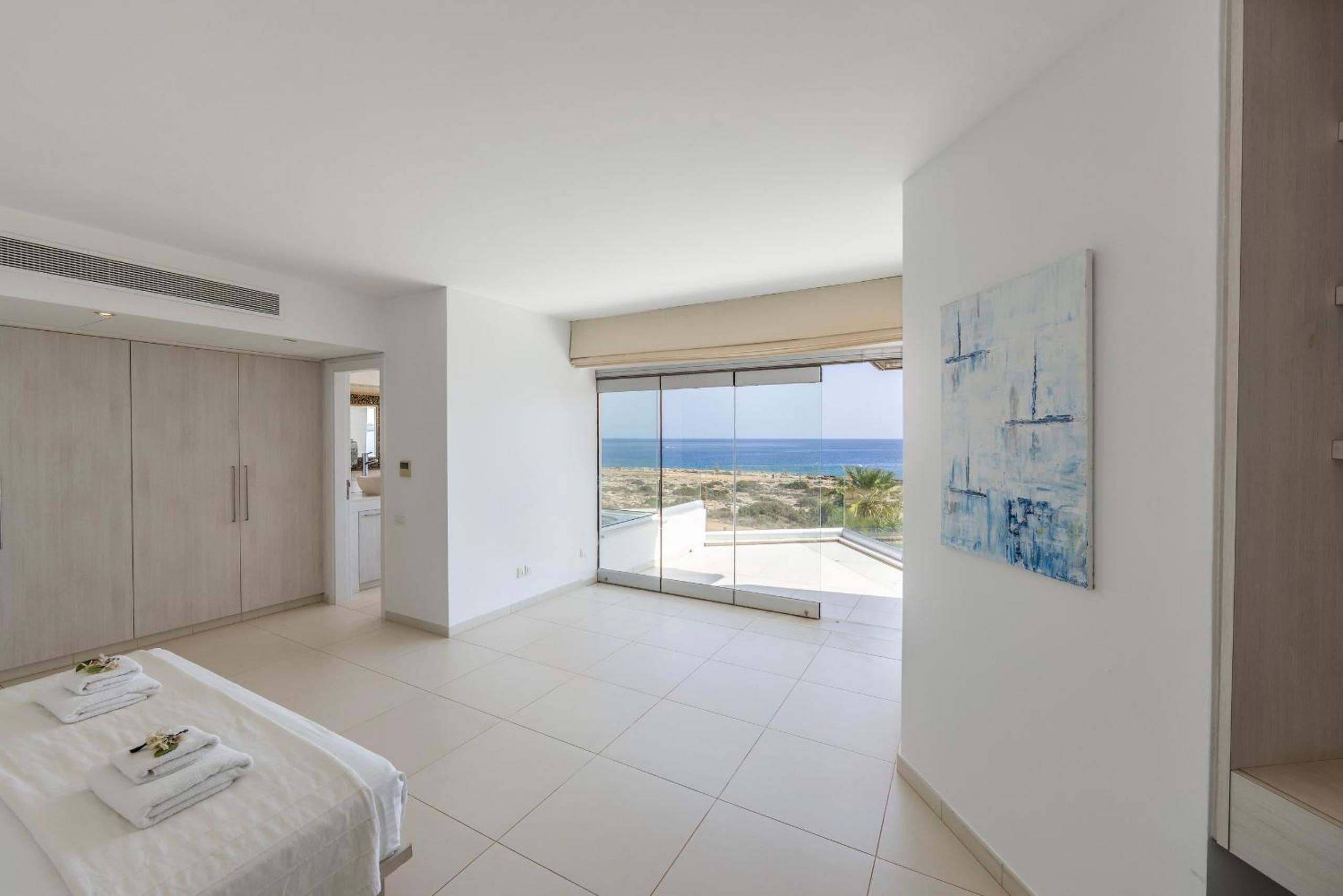 Protaras Seafront Villa AleMar