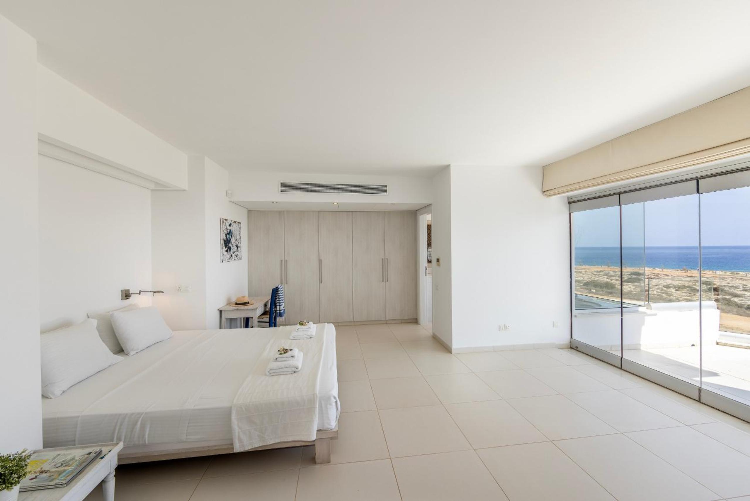 Protaras Seafront Villa AleMar