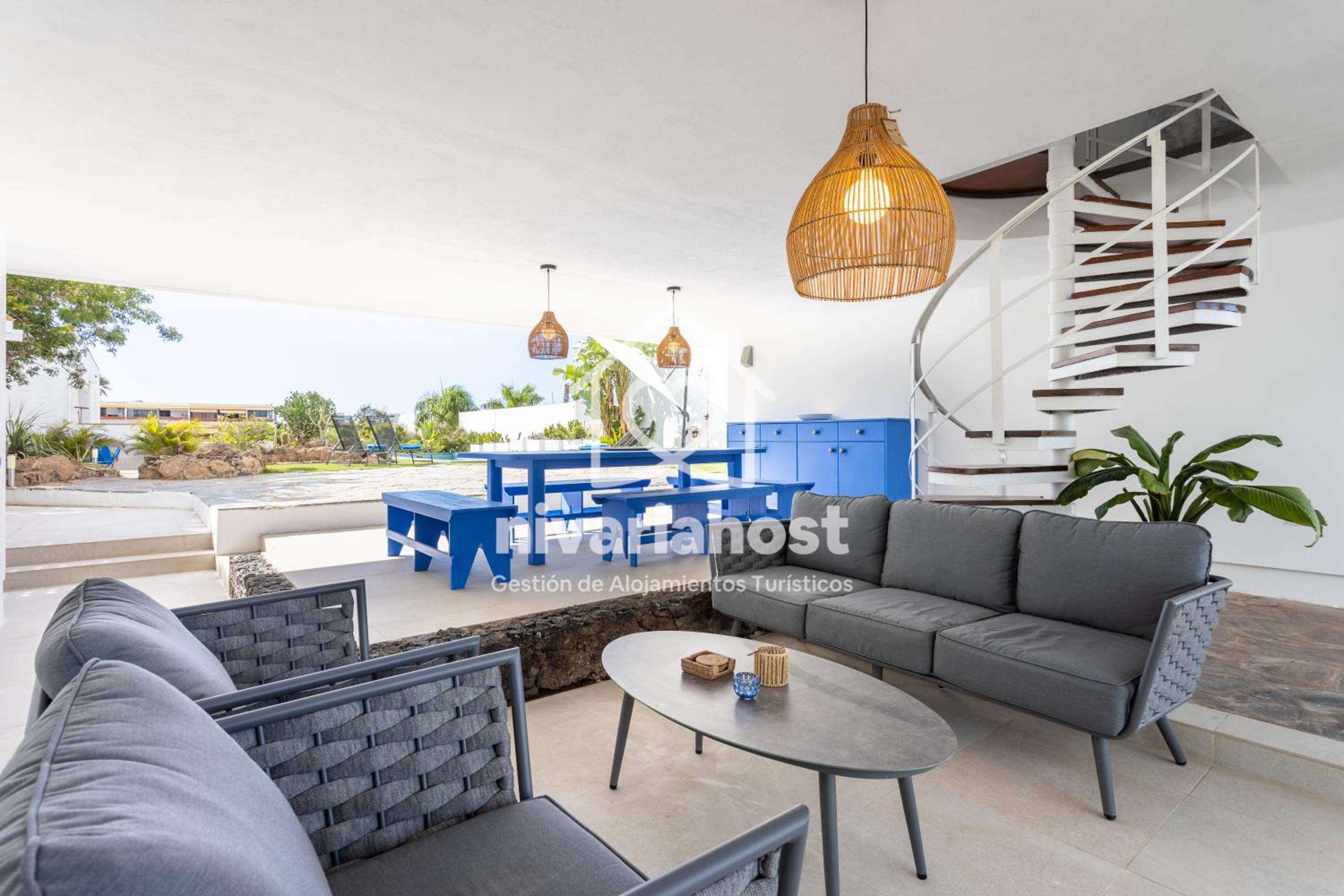 Private Pool Villa, Bellavista by Nivariahost