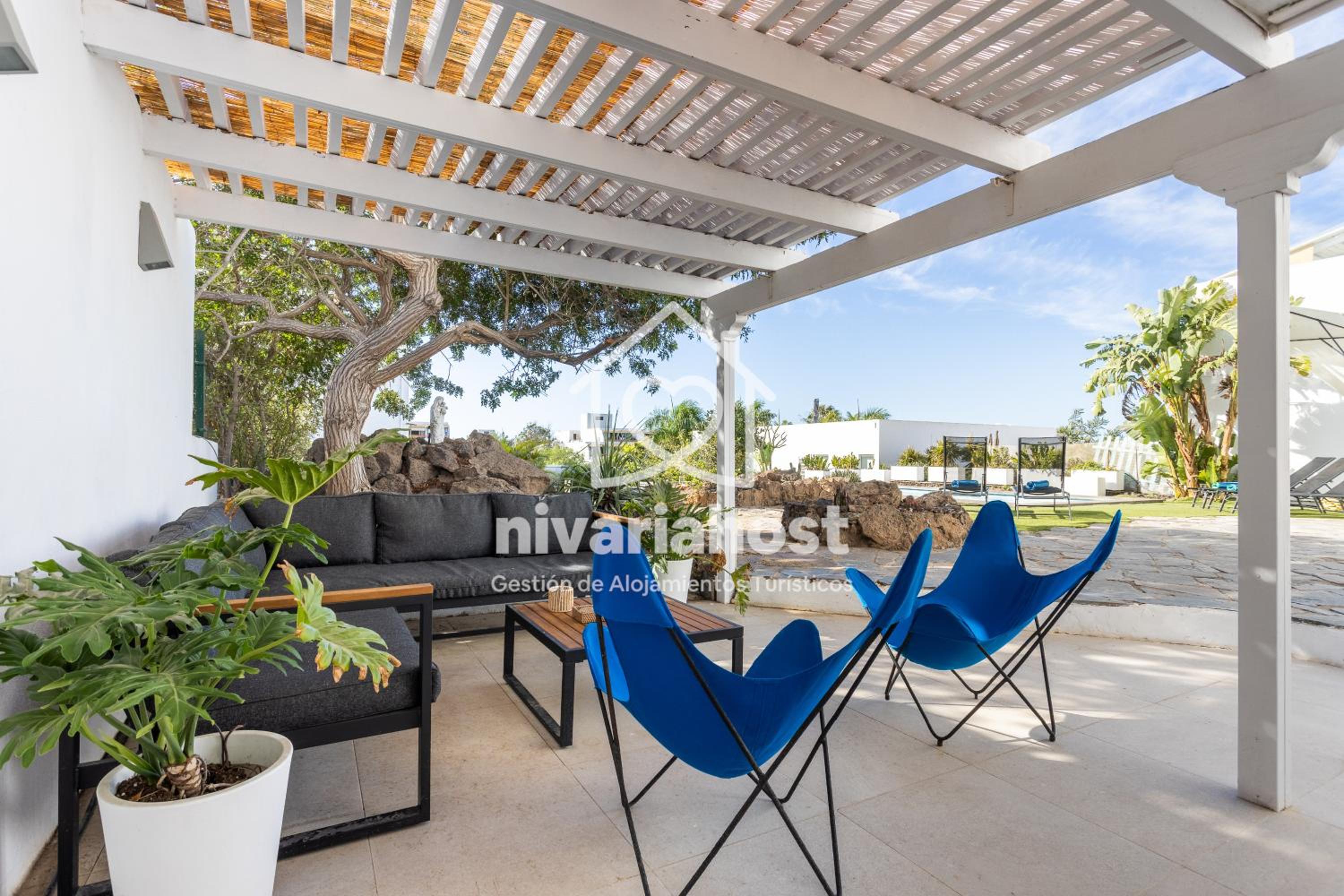 Private Pool Villa, Bellavista by Nivariahost