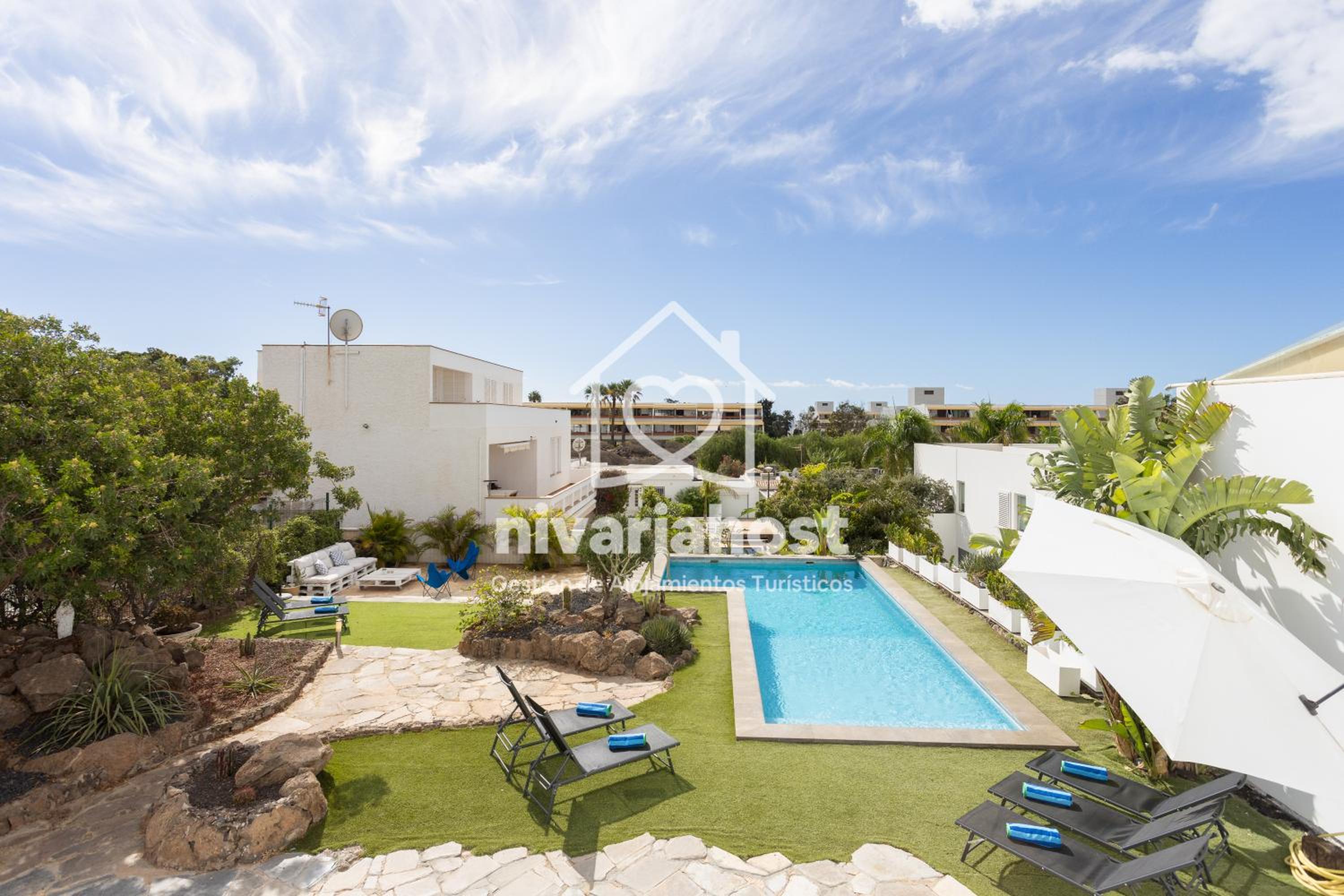 Private Pool Villa, Bellavista by Nivariahost