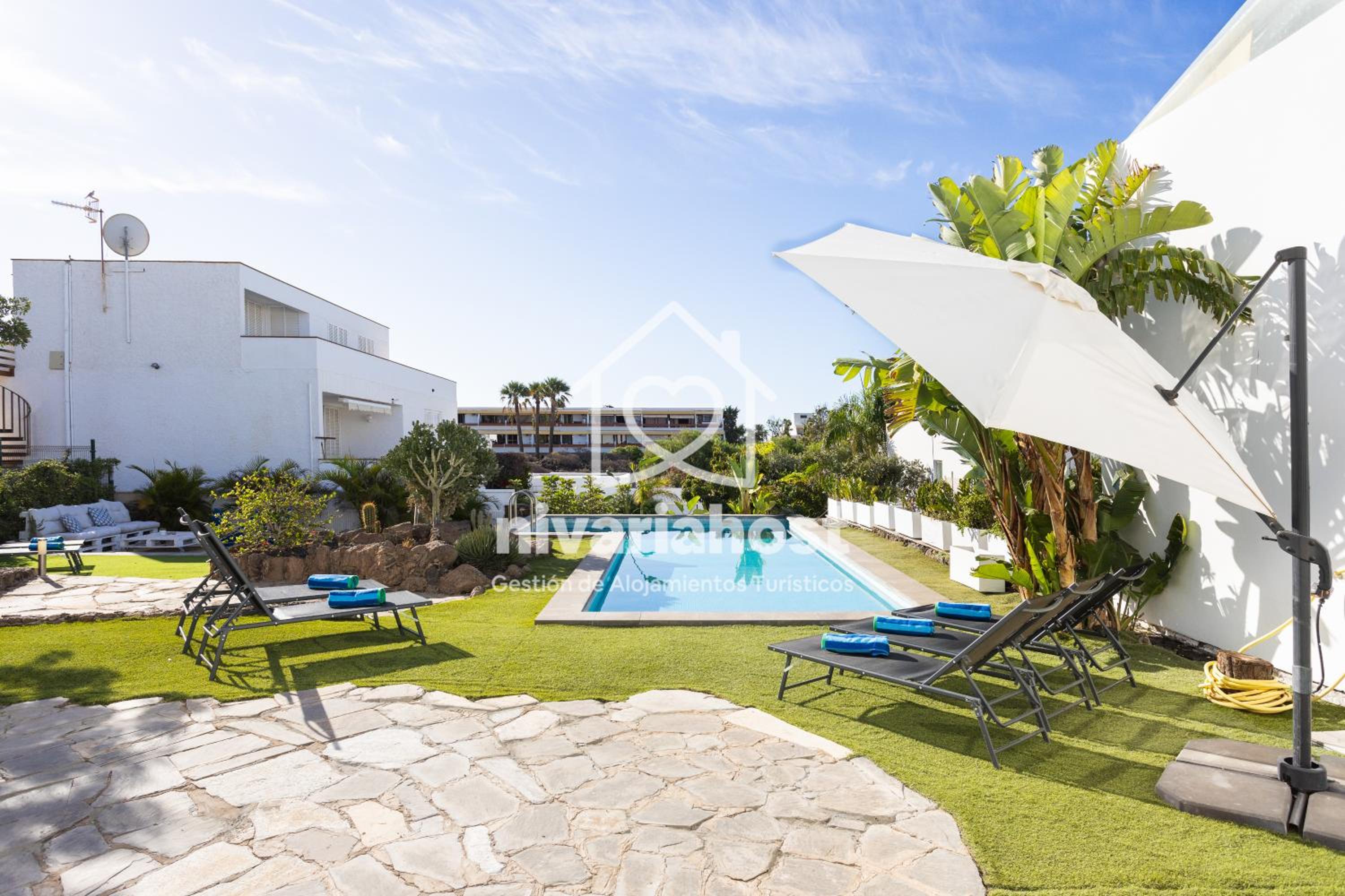 Private Pool Villa, Bellavista by Nivariahost