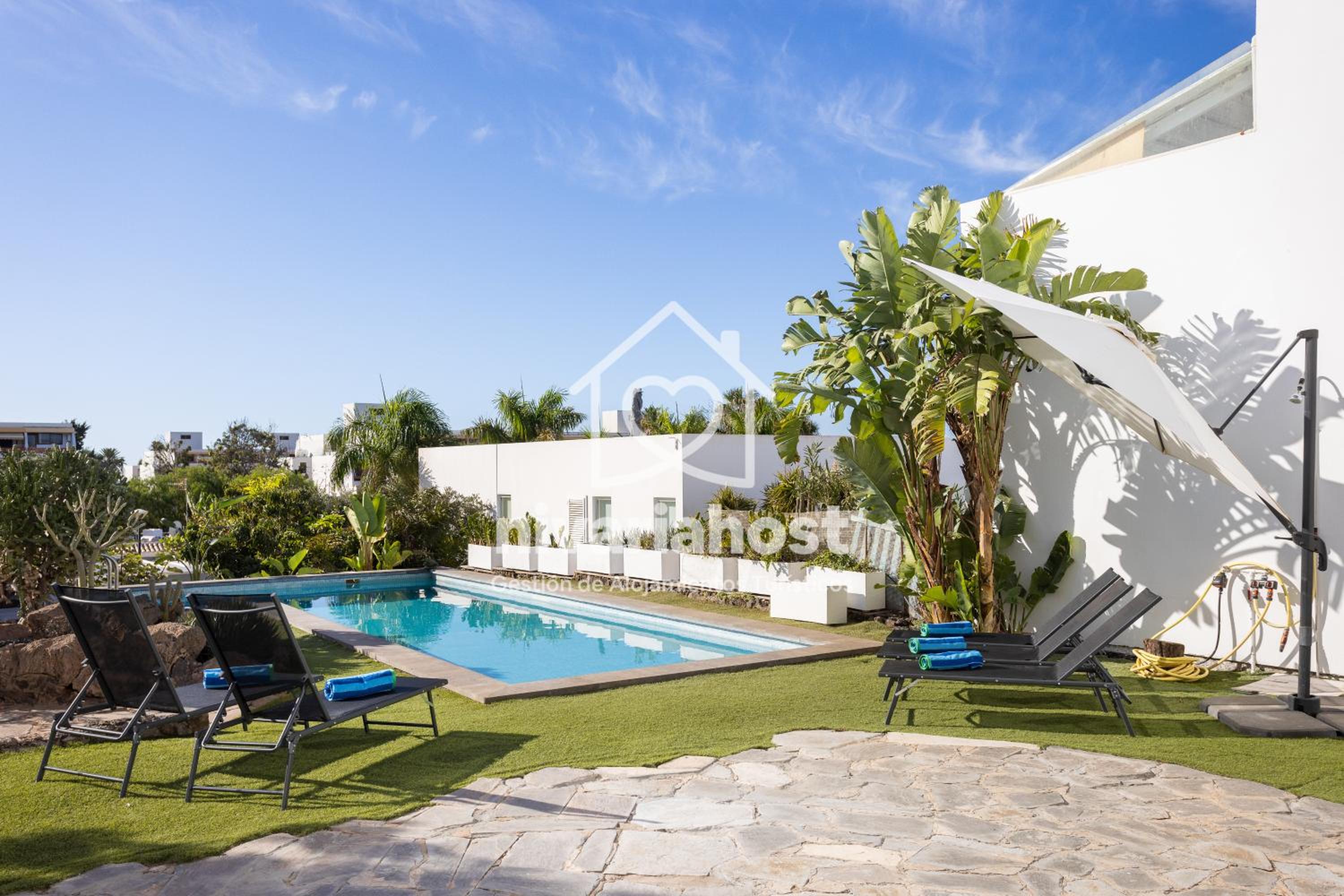Private Pool Villa, Bellavista by Nivariahost