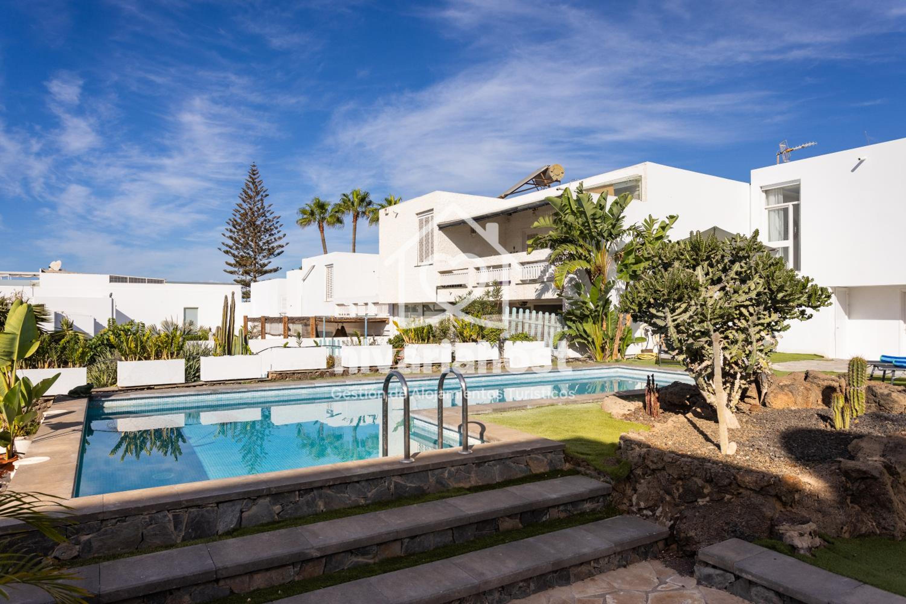 Private Pool Villa, Bellavista by Nivariahost