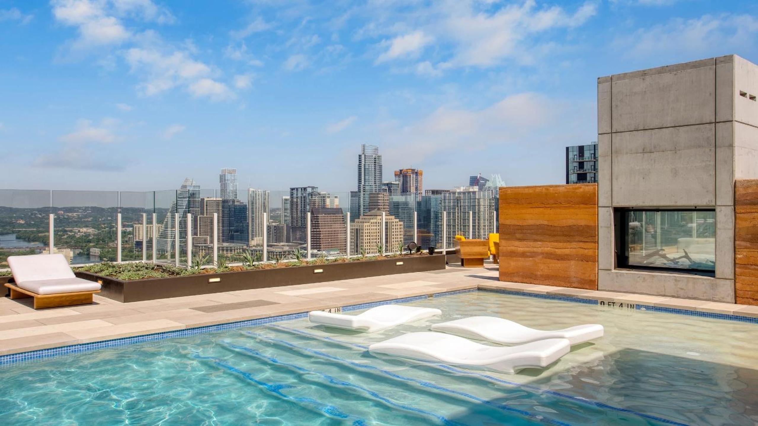New Austin High Rise Near DT Luxe Amenities Rooftop Pool GymYoga Studio