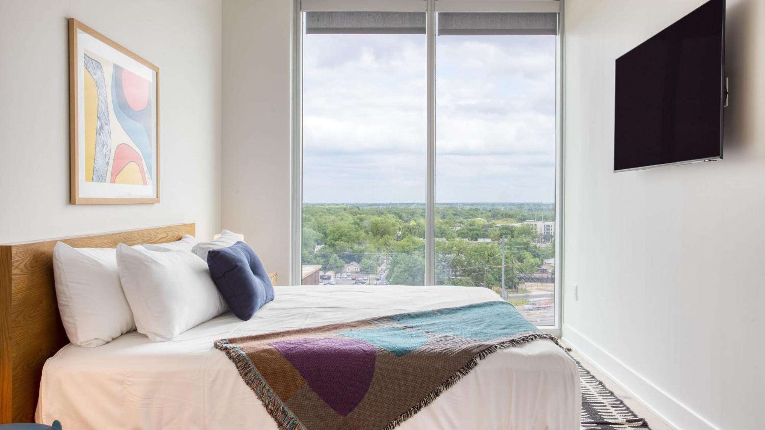 New Austin High Rise Near DT Luxe Amenities Rooftop Pool GymYoga Studio
