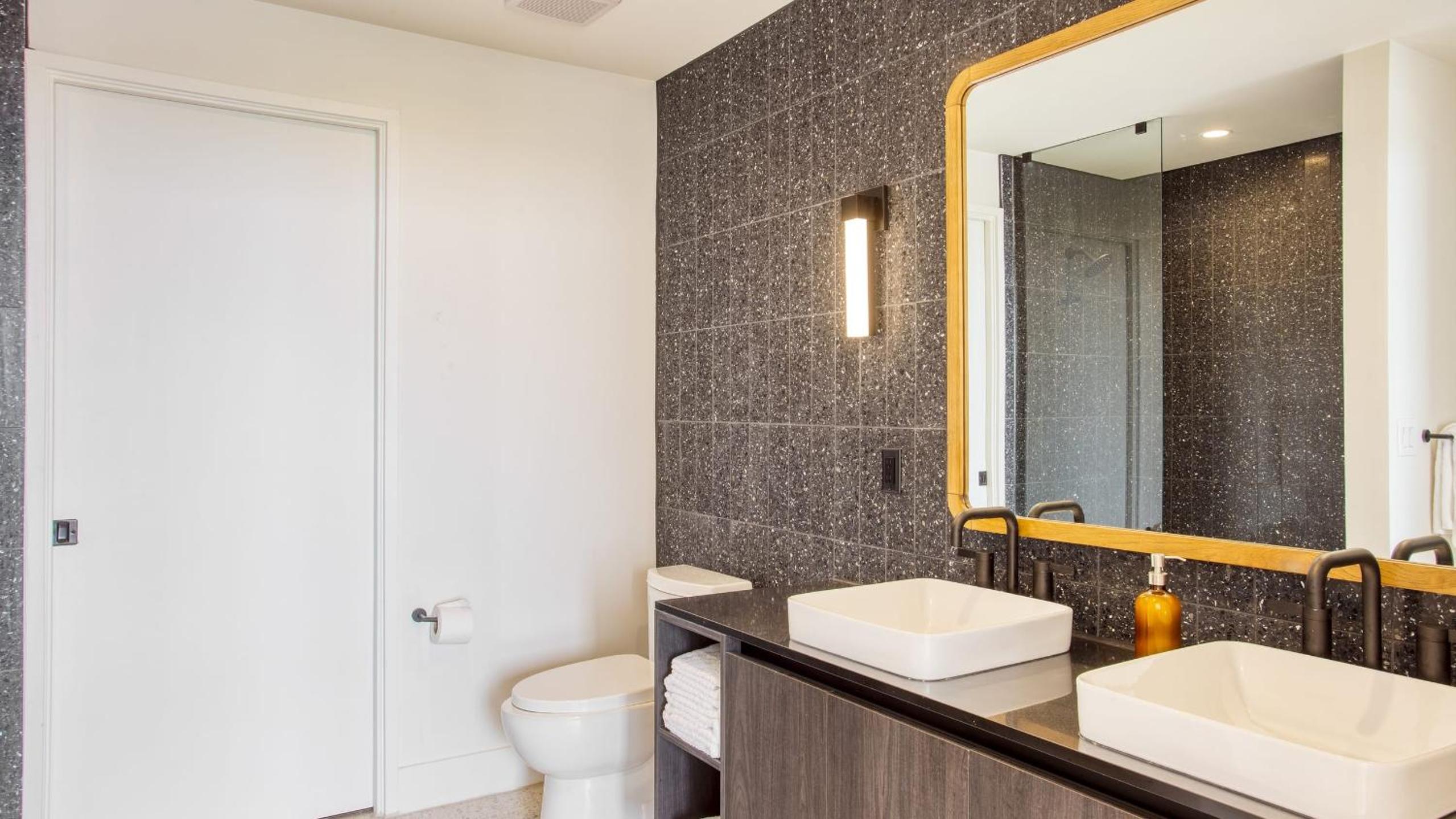 New Austin High Rise Near DT Luxe Amenities Rooftop Pool GymYoga Studio