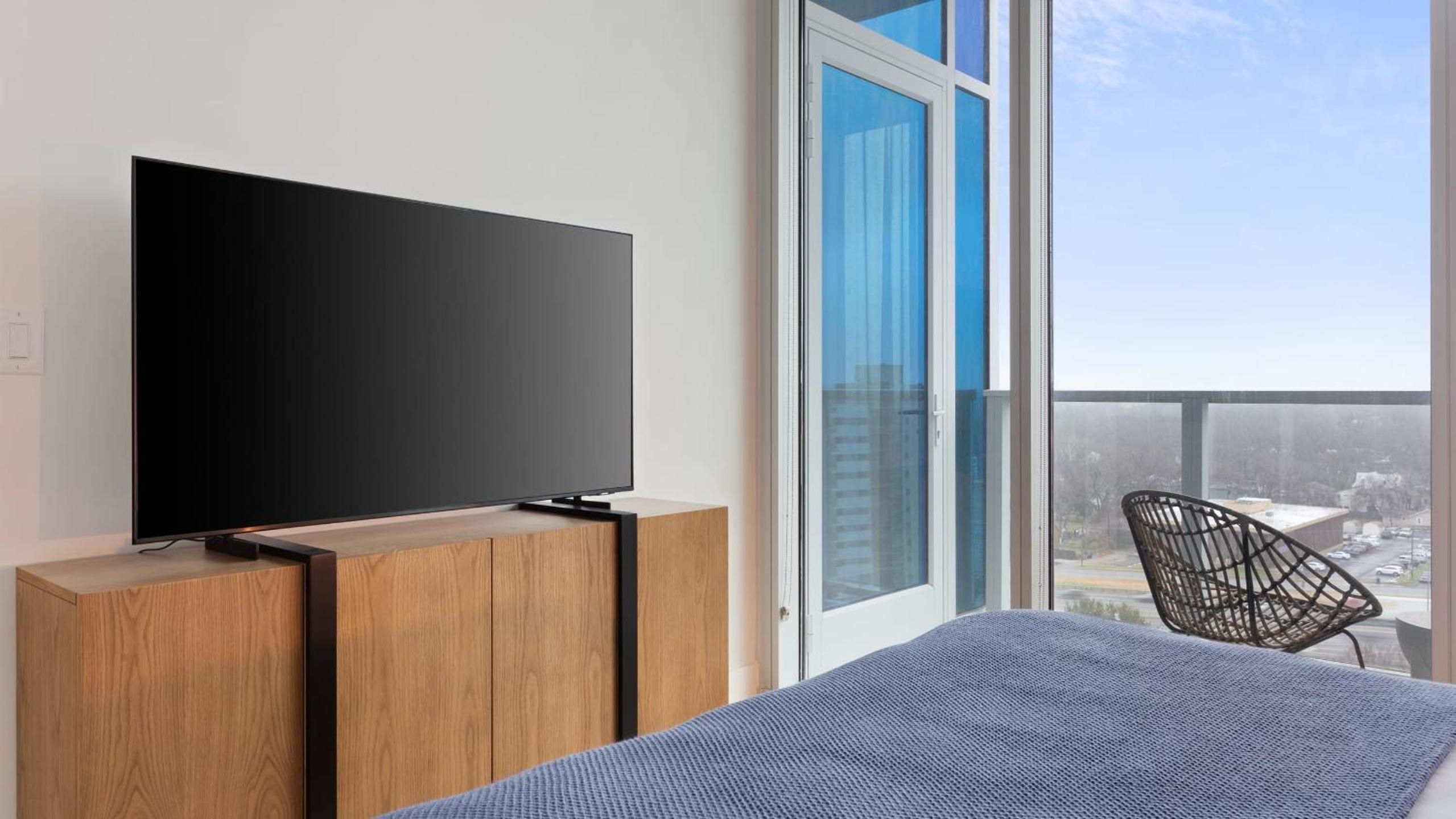 New Austin High Rise Near DT Luxe Amenities Rooftop Pool GymYoga Studio