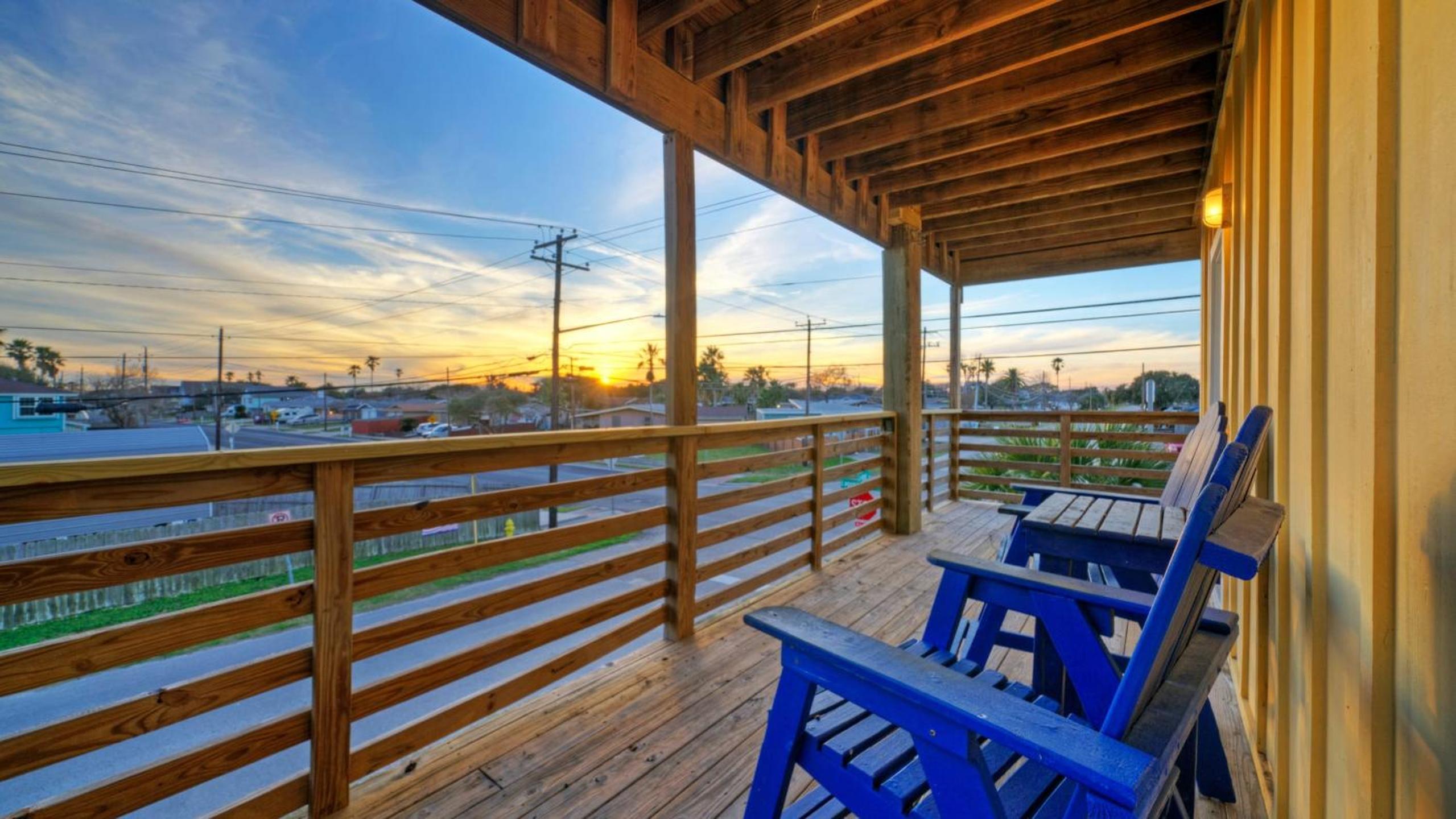 Sleeps 31 2 Homes w Boat Dock Waterfront Pool Laguna Village Getaway