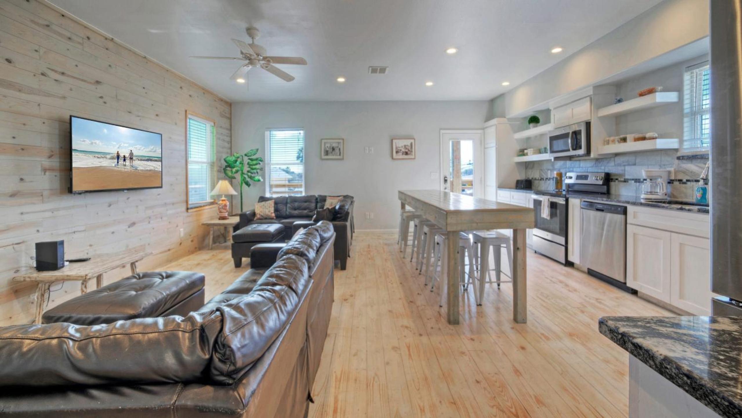 Sleeps 31 2 Homes w Boat Dock Waterfront Pool Laguna Village Getaway