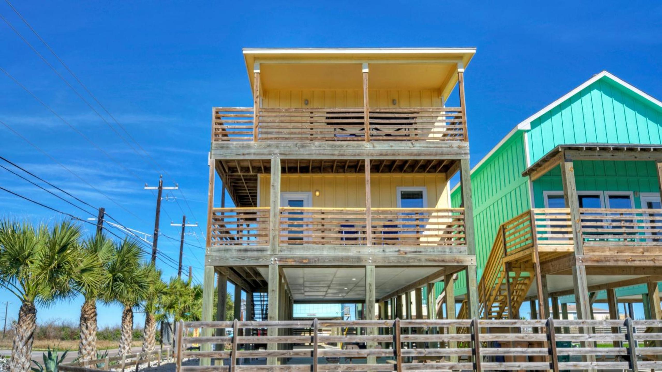 Sleeps 31 2 Homes w Boat Dock Waterfront Pool Laguna Village Getaway