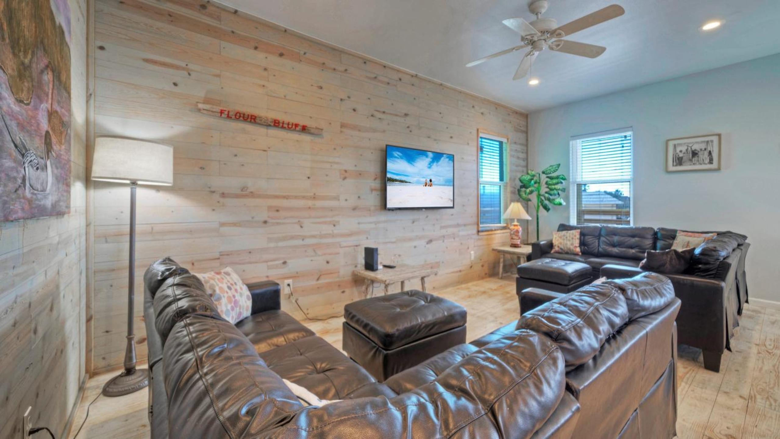 Sleeps 31 2 Homes w Boat Dock Waterfront Pool Laguna Village Getaway