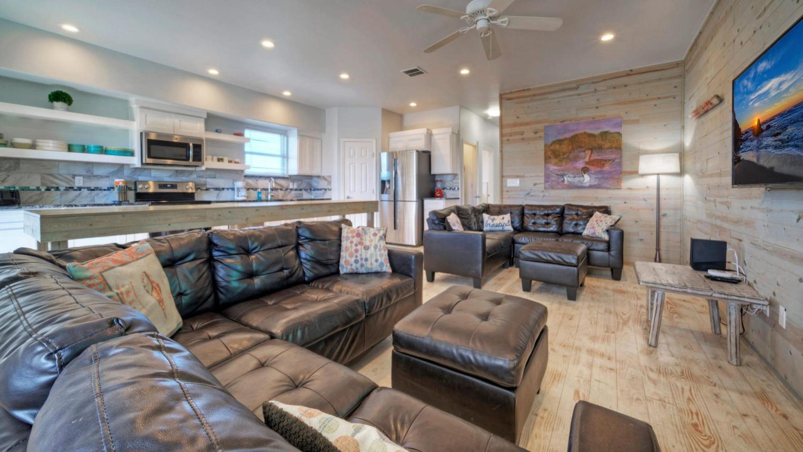 Sleeps 31 2 Homes w Boat Dock Waterfront Pool Laguna Village Getaway