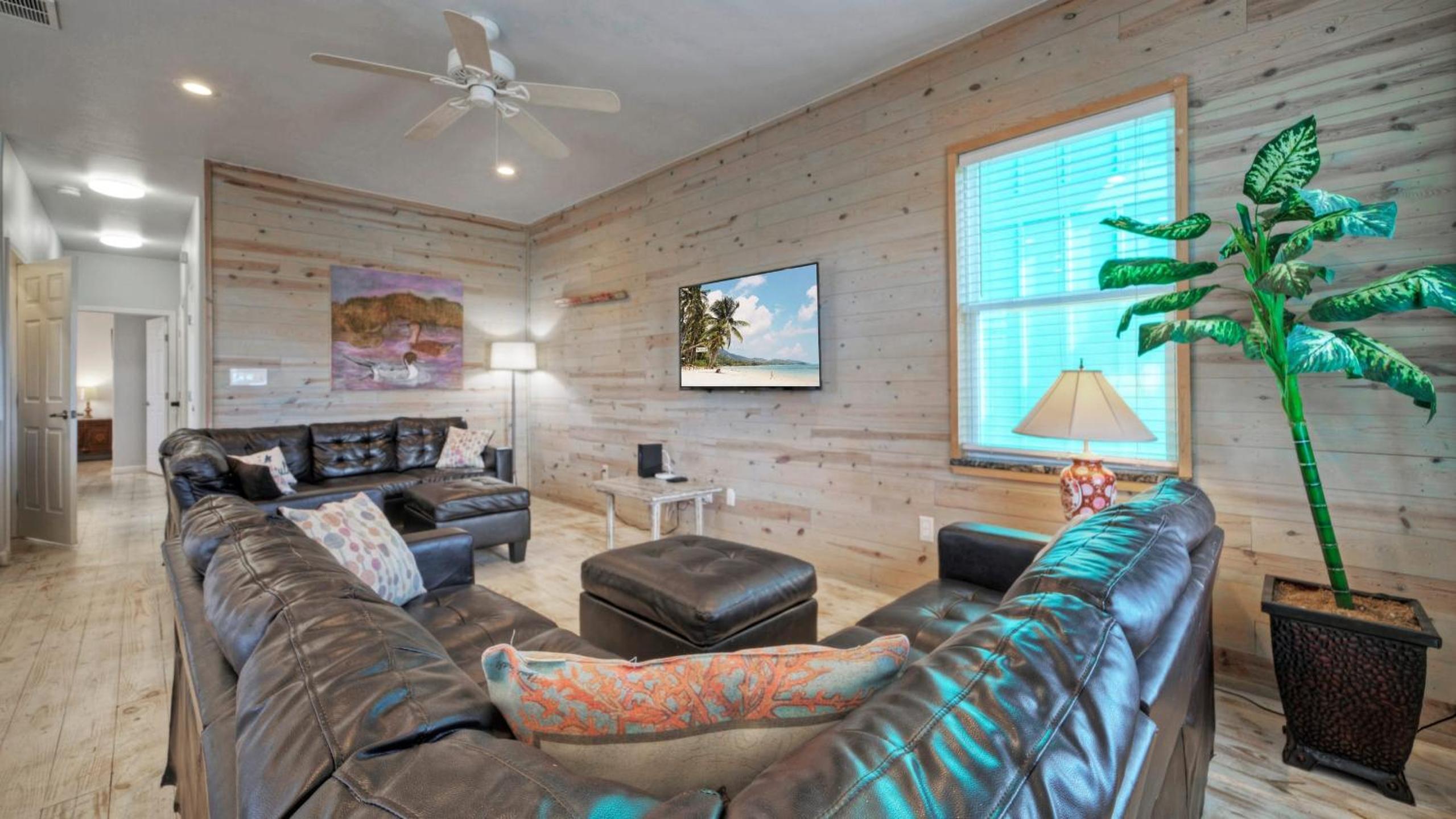 Sleeps 31 2 Homes w Boat Dock Waterfront Pool Laguna Village Getaway