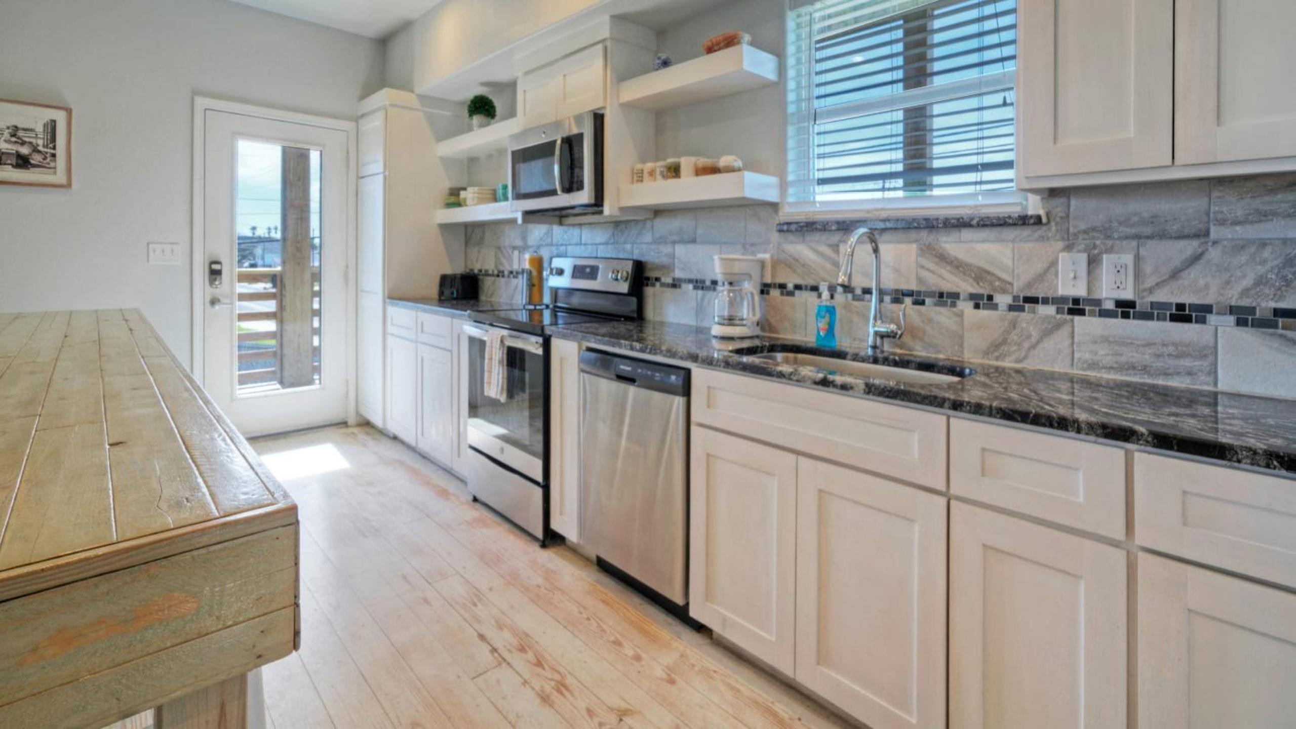 Sleeps 31 2 Homes w Boat Dock Waterfront Pool Laguna Village Getaway
