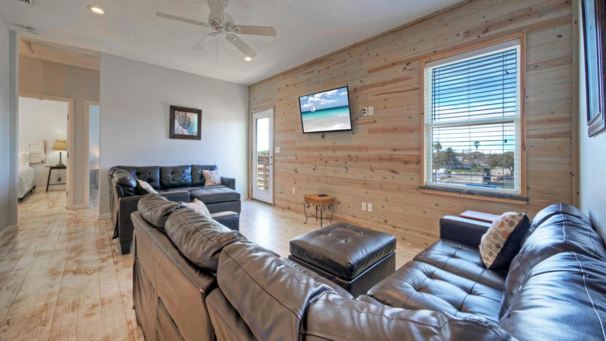 Sleeps 31 2 Homes w Boat Dock Waterfront Pool Laguna Village Getaway