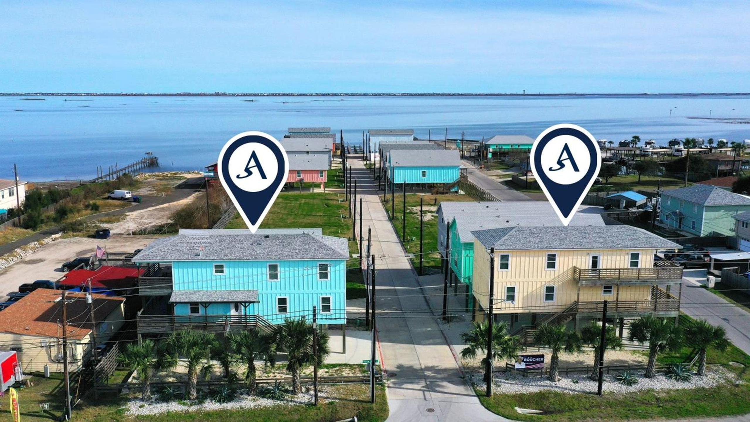 Sleeps 31 2 Homes w Boat Dock Waterfront Pool Laguna Village Getaway