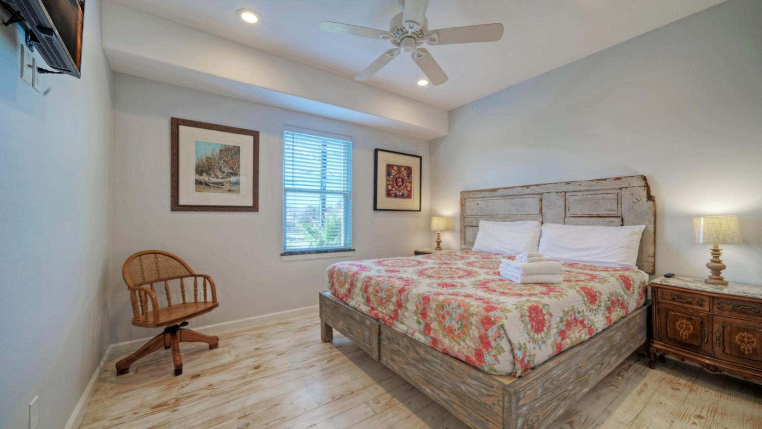 Sleeps 31 2 Homes w Boat Dock Waterfront Pool Laguna Village Getaway