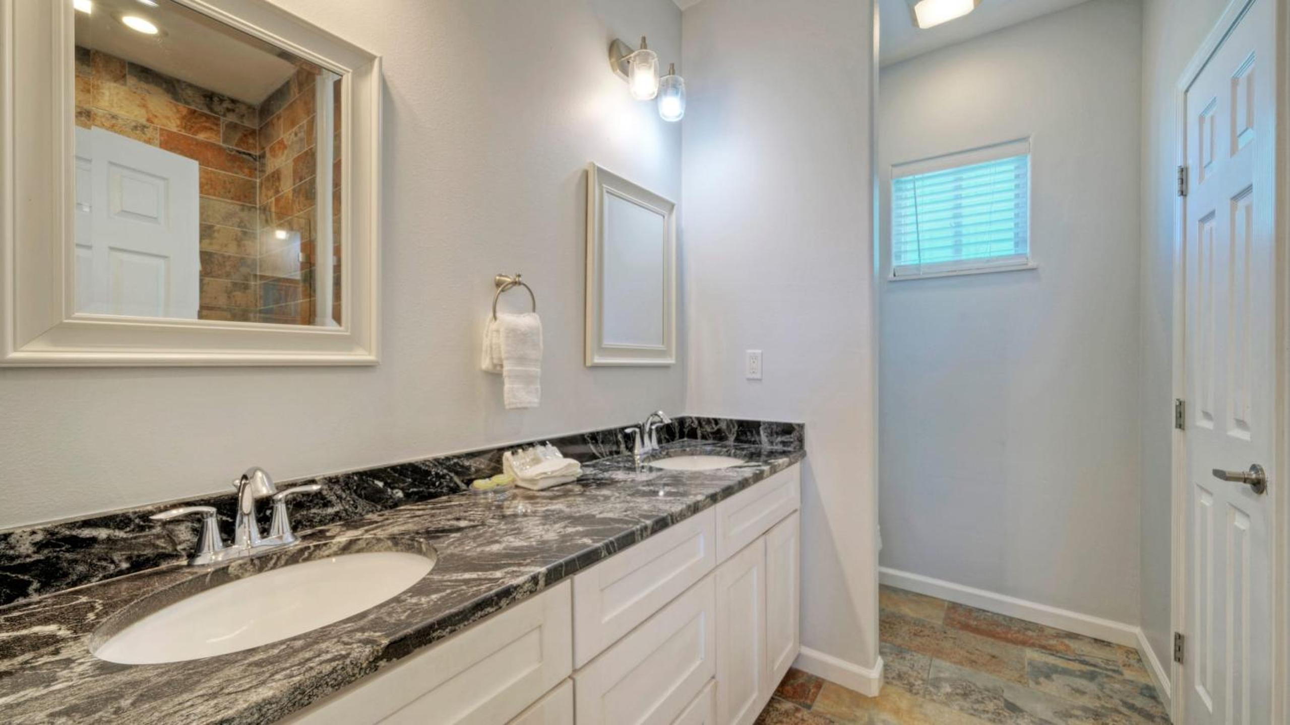Sleeps 31 2 Homes w Boat Dock Waterfront Pool Laguna Village Getaway