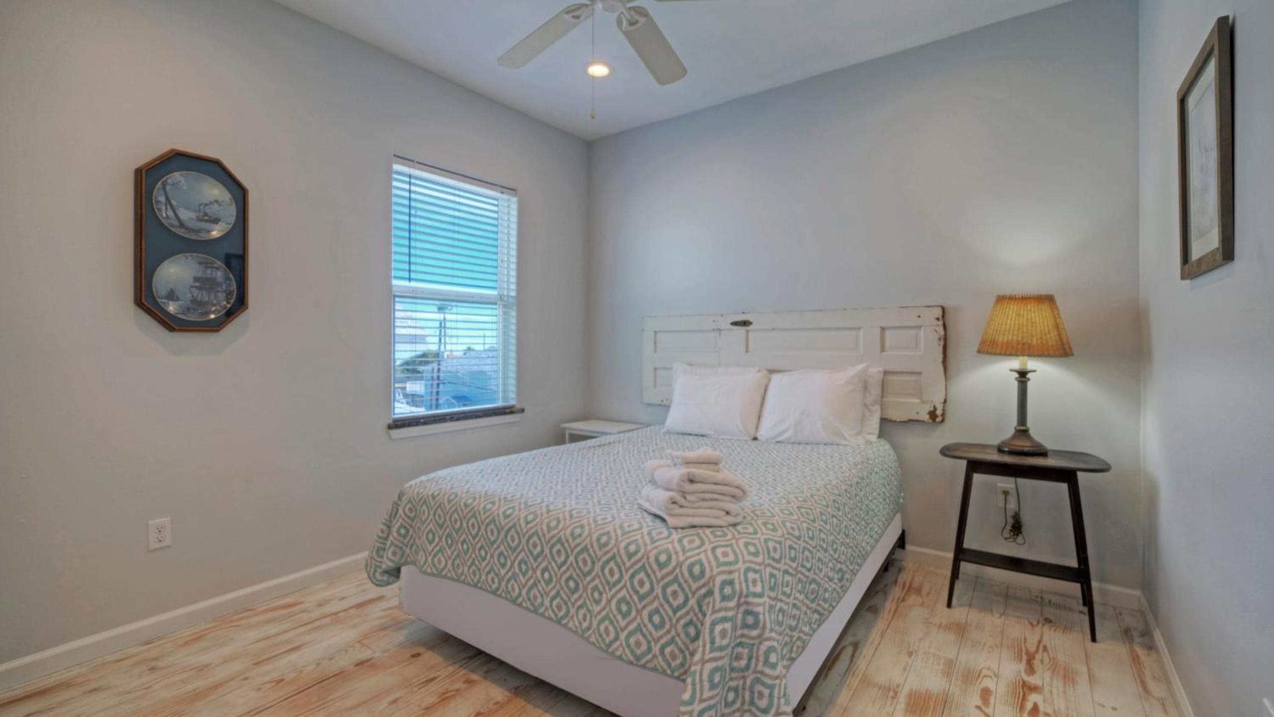 Sleeps 31 2 Homes w Boat Dock Waterfront Pool Laguna Village Getaway