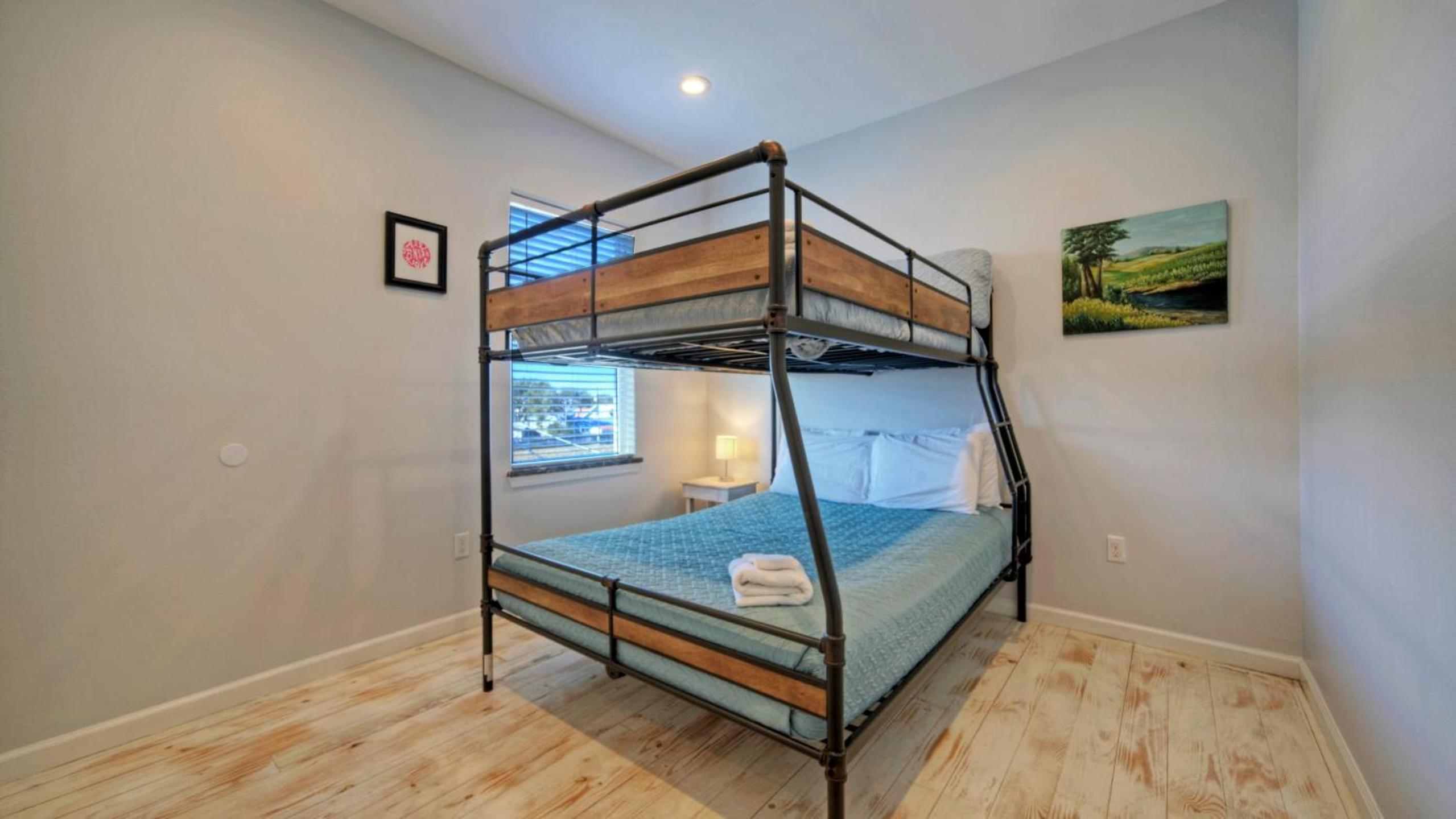 Sleeps 31 2 Homes w Boat Dock Waterfront Pool Laguna Village Getaway