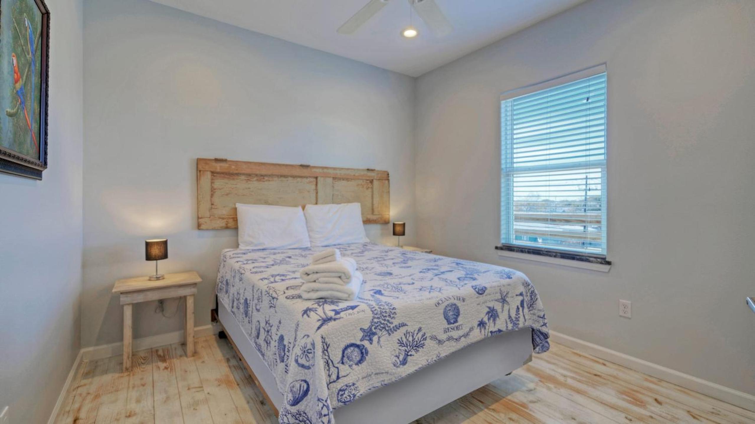 Sleeps 31 2 Homes w Boat Dock Waterfront Pool Laguna Village Getaway