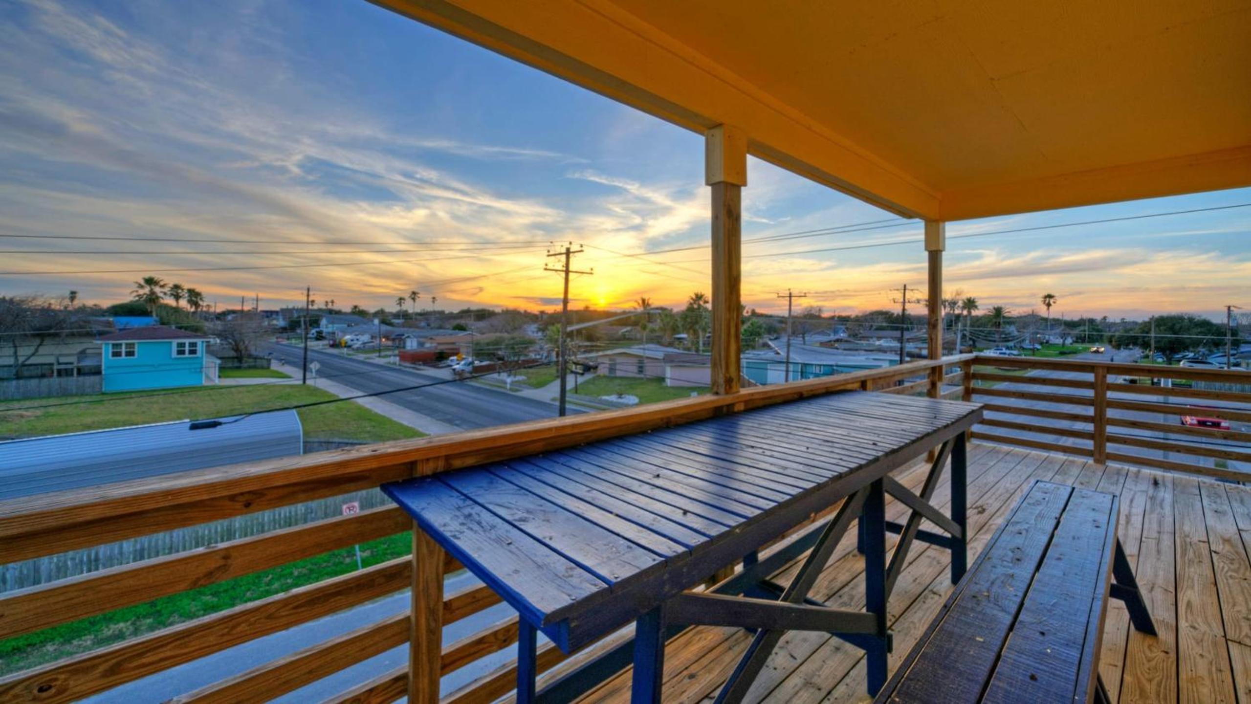 Sleeps 31 2 Homes w Boat Dock Waterfront Pool Laguna Village Getaway