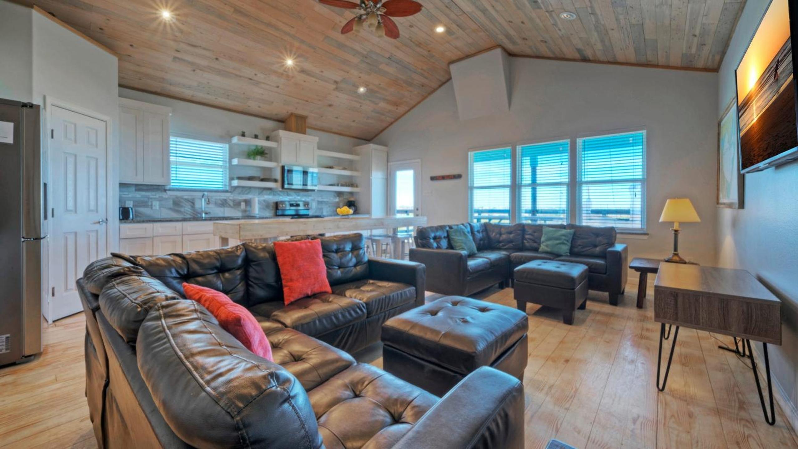 Sleeps 31 2 Homes w Boat Dock Waterfront Pool Laguna Village Getaway