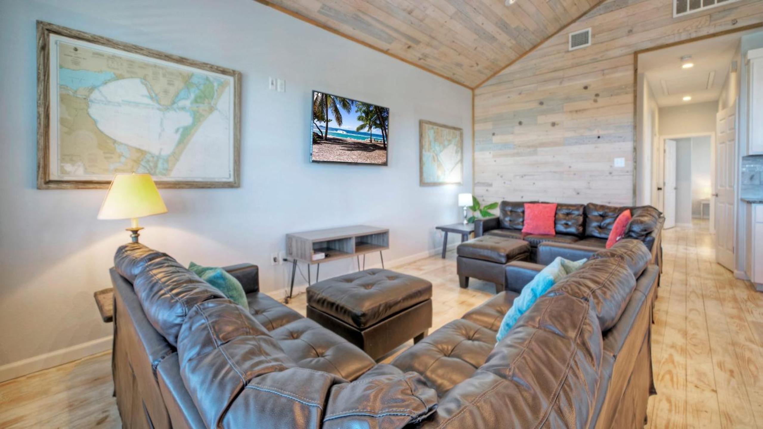 Sleeps 31 2 Homes w Boat Dock Waterfront Pool Laguna Village Getaway