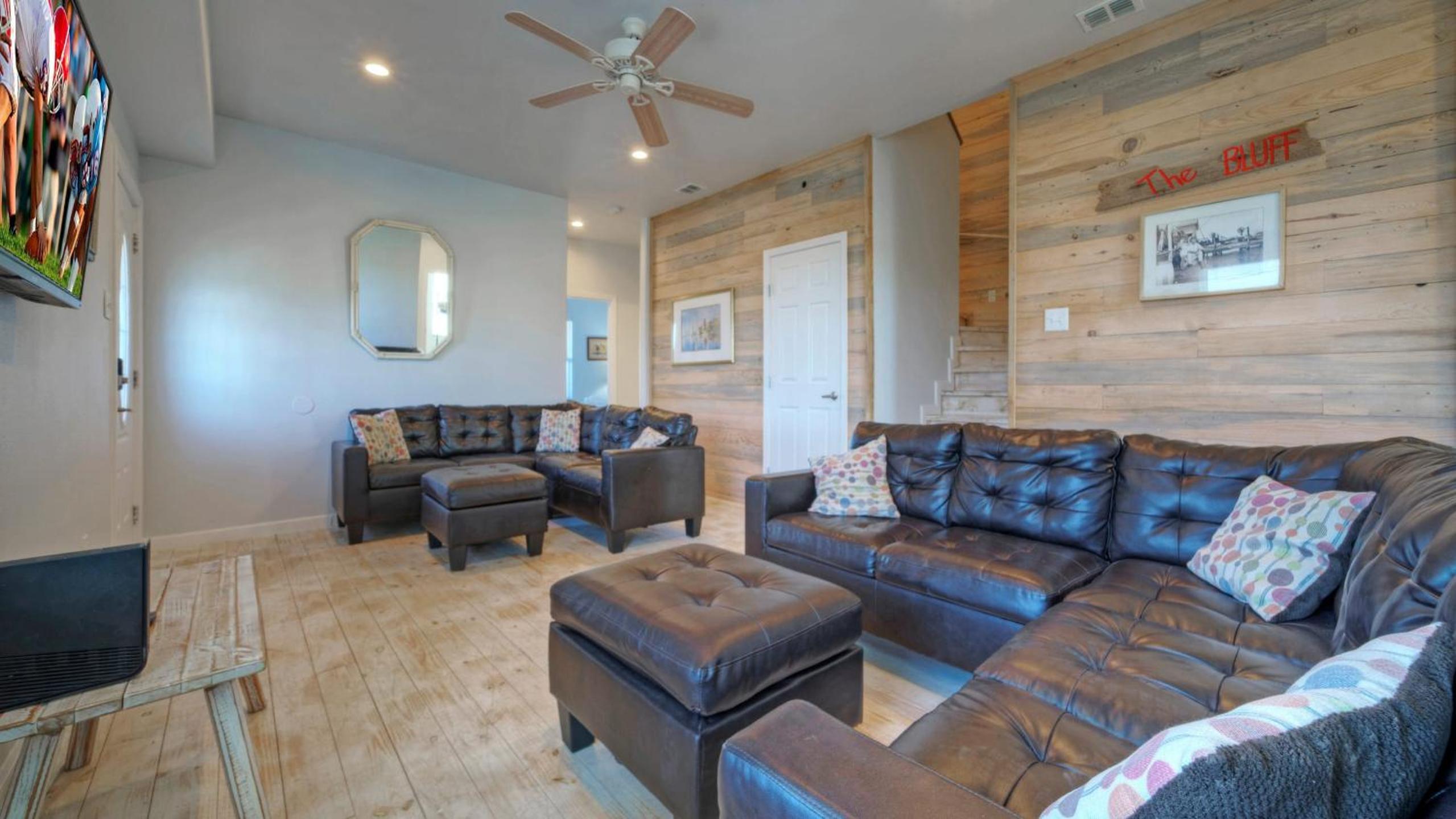 Sleeps 31 2 Homes w Boat Dock Waterfront Pool Laguna Village Getaway