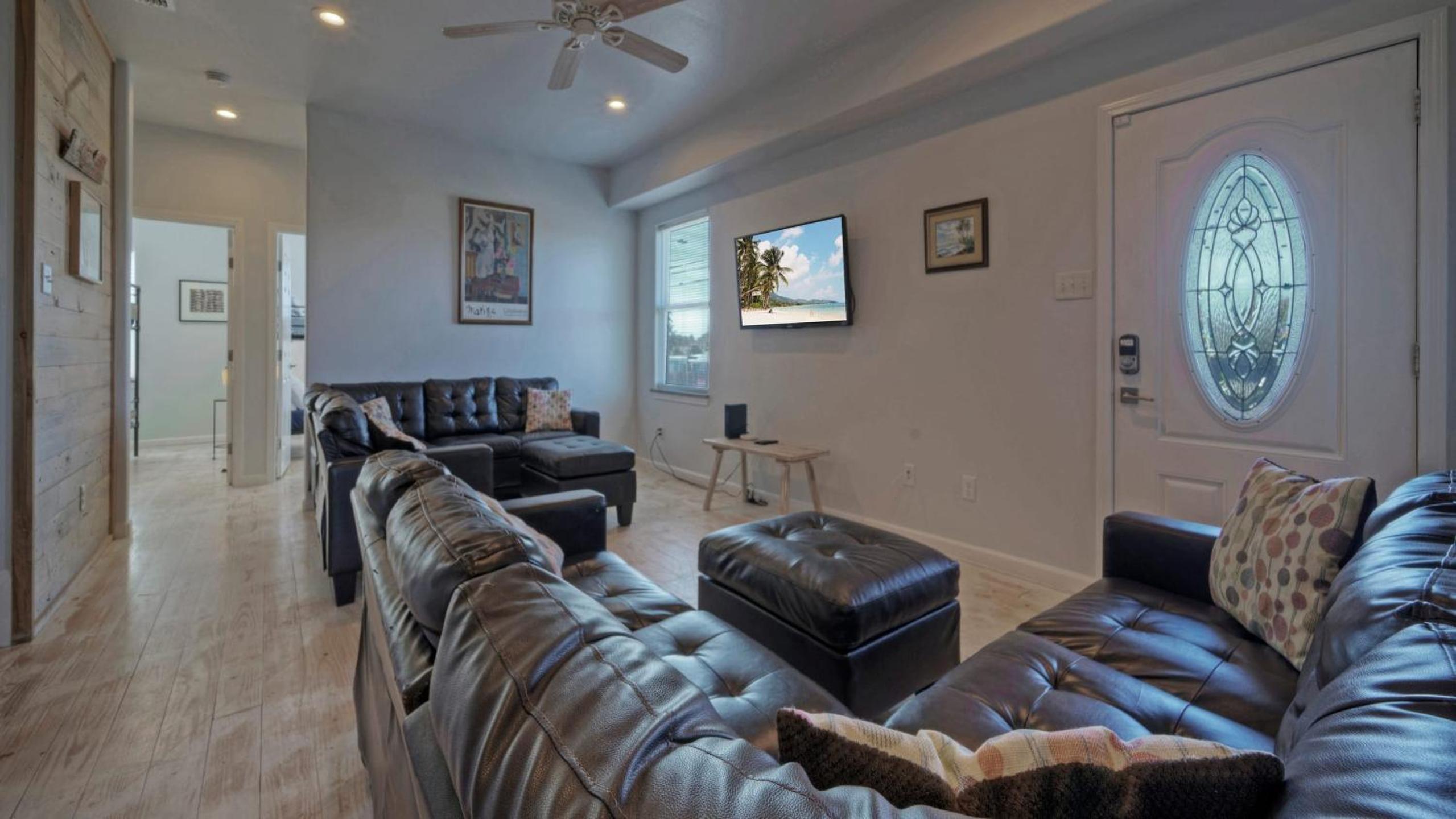 Sleeps 31 2 Homes w Boat Dock Waterfront Pool Laguna Village Getaway