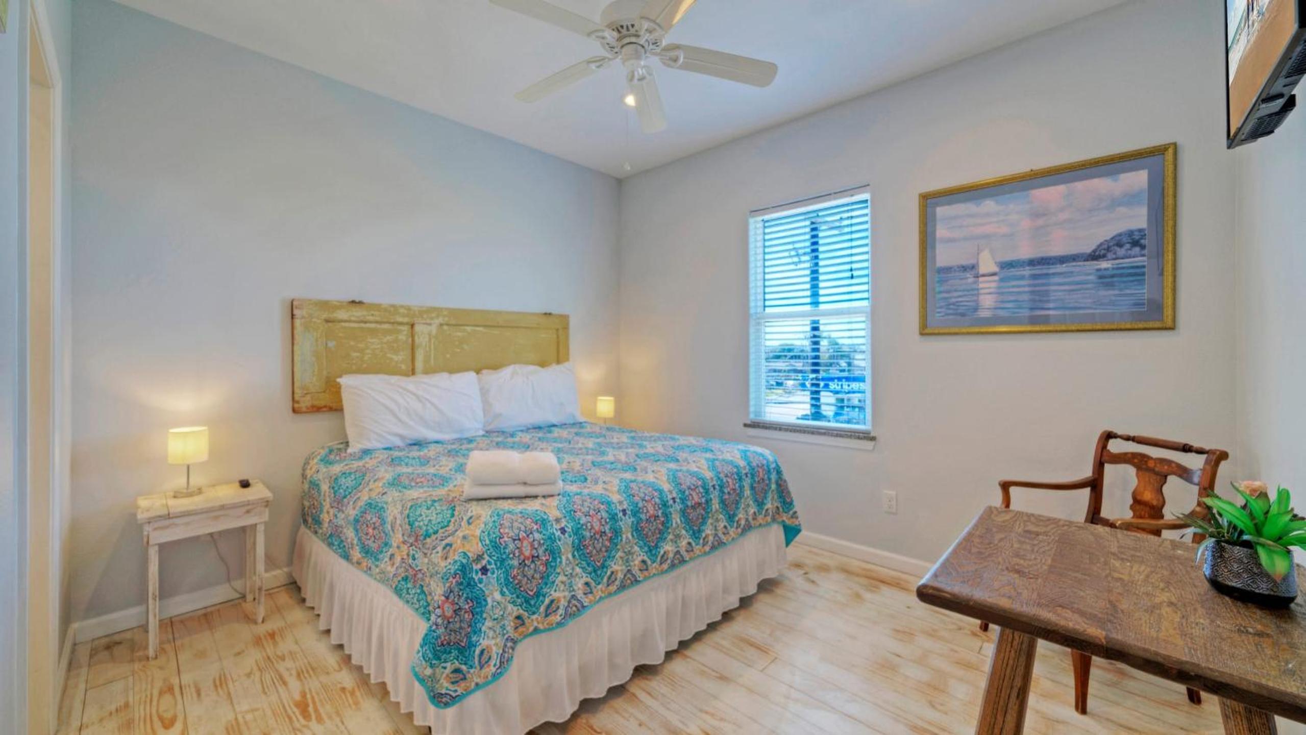Sleeps 31 2 Homes w Boat Dock Waterfront Pool Laguna Village Getaway