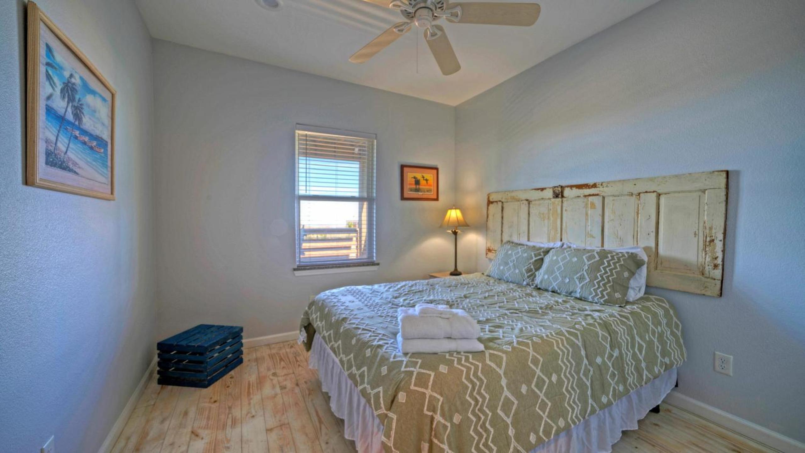 Sleeps 31 2 Homes w Boat Dock Waterfront Pool Laguna Village Getaway