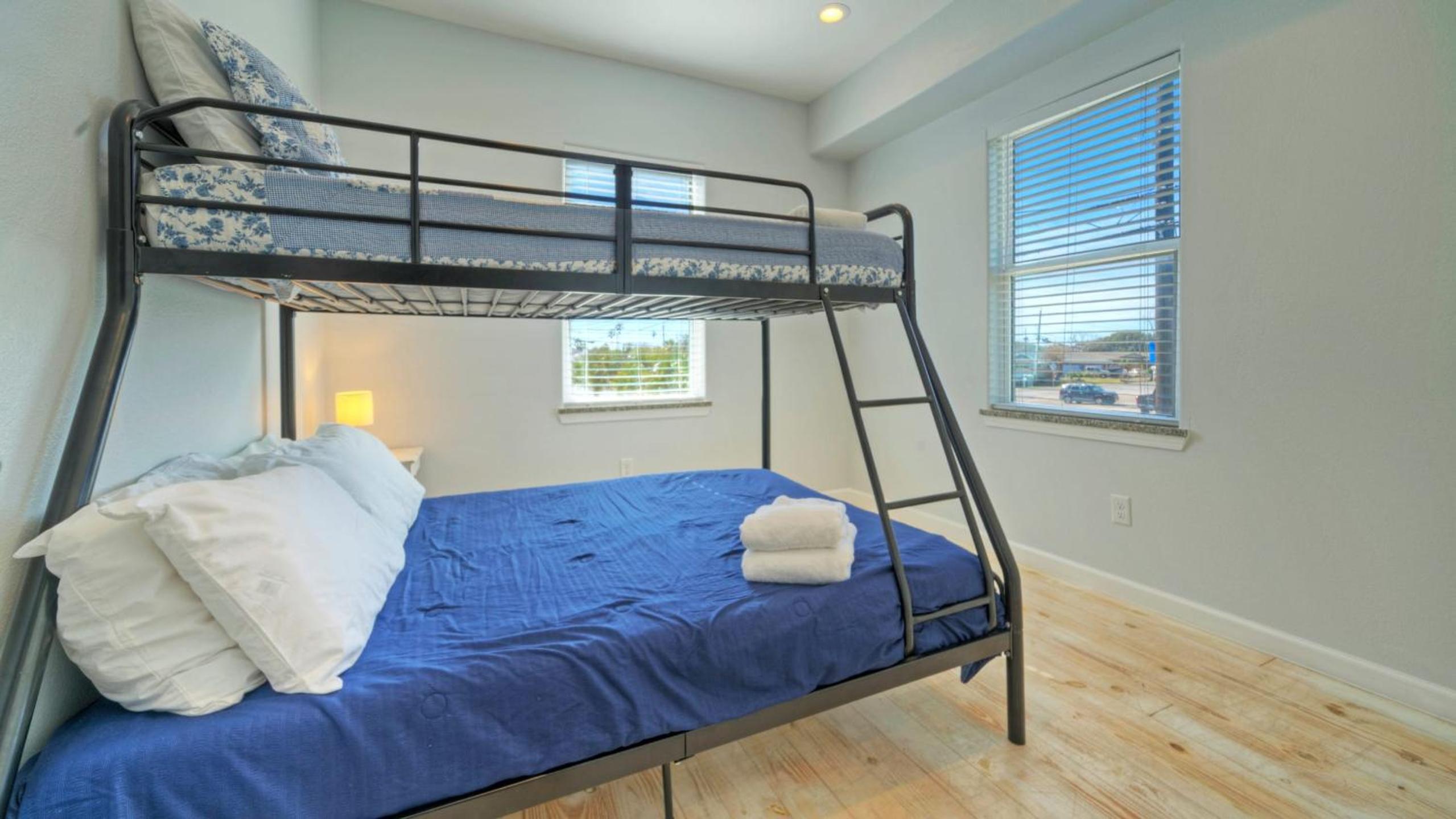 Sleeps 31 2 Homes w Boat Dock Waterfront Pool Laguna Village Getaway