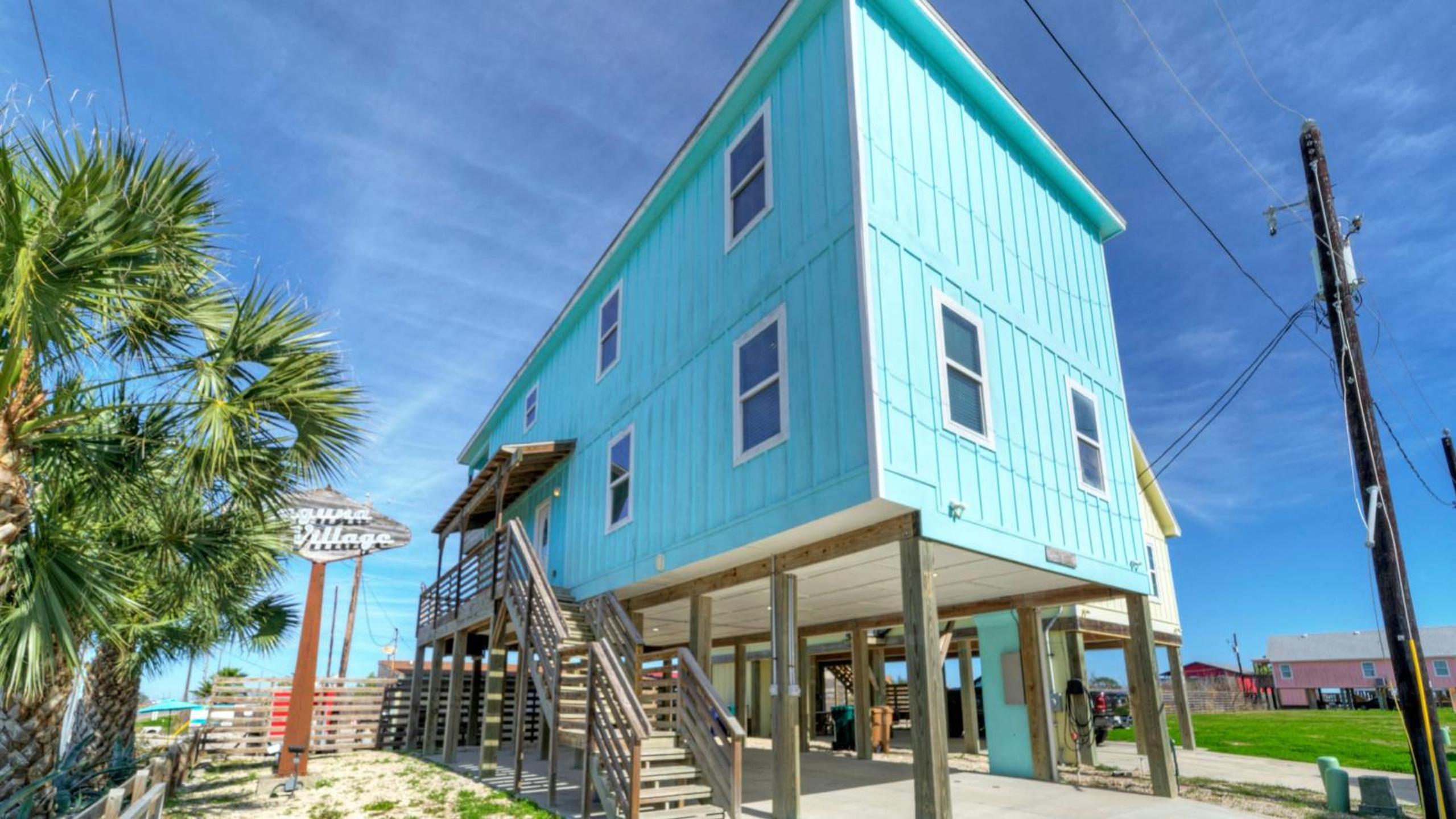 Sleeps 31 2 Homes w Boat Dock Waterfront Pool Laguna Village Getaway