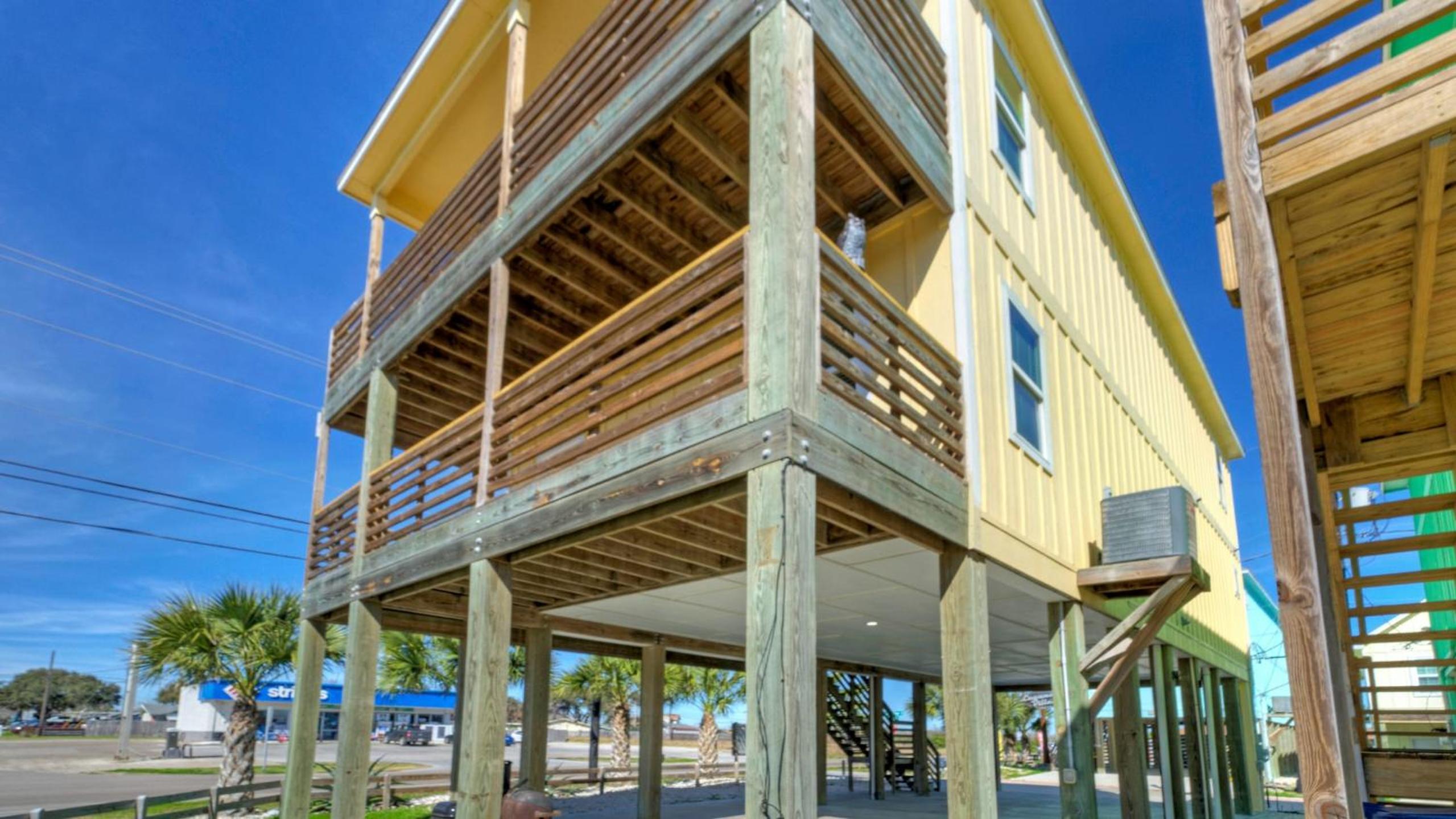 Sleeps 31 2 Homes w Boat Dock Waterfront Pool Laguna Village Getaway
