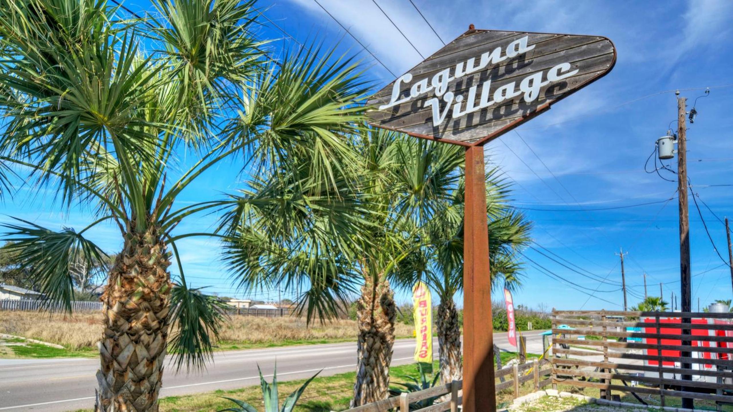 Sleeps 31 2 Homes w Boat Dock Waterfront Pool Laguna Village Getaway
