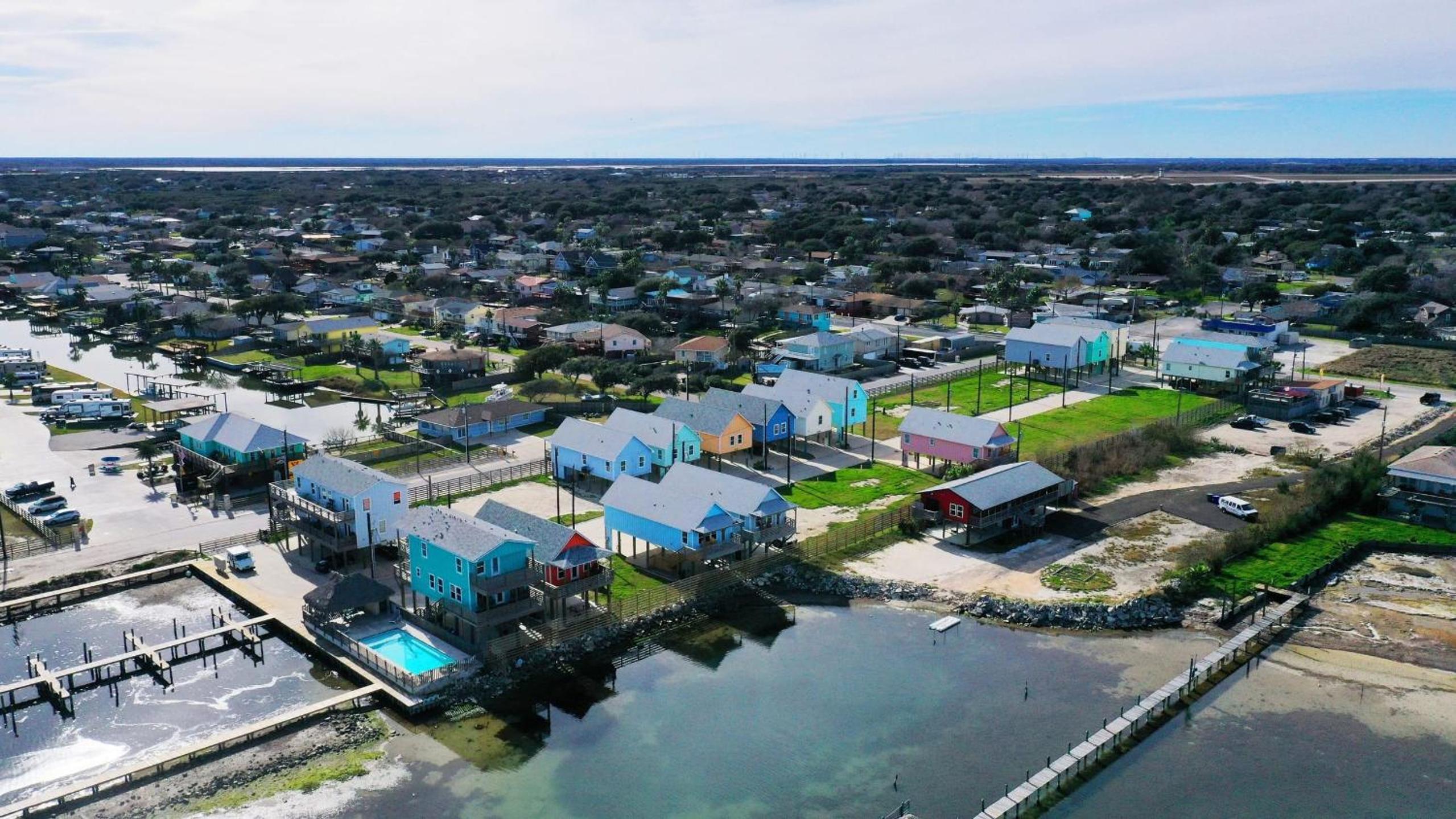 Sleeps 31 2 Homes w Boat Dock Waterfront Pool Laguna Village Getaway
