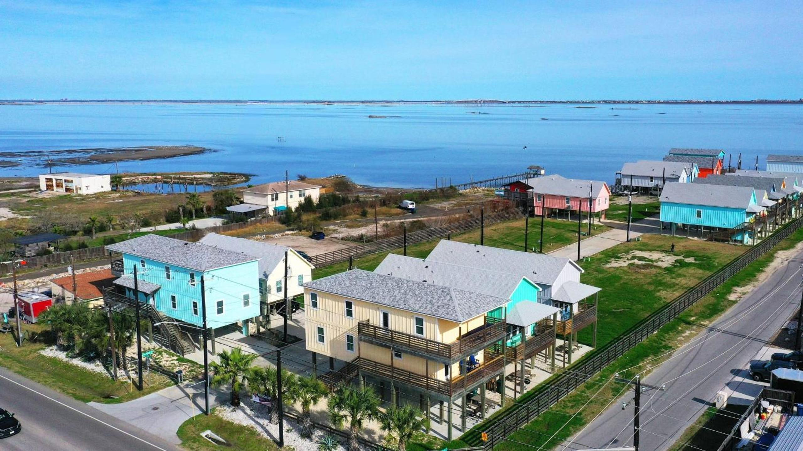 Sleeps 31 2 Homes w Boat Dock Waterfront Pool Laguna Village Getaway